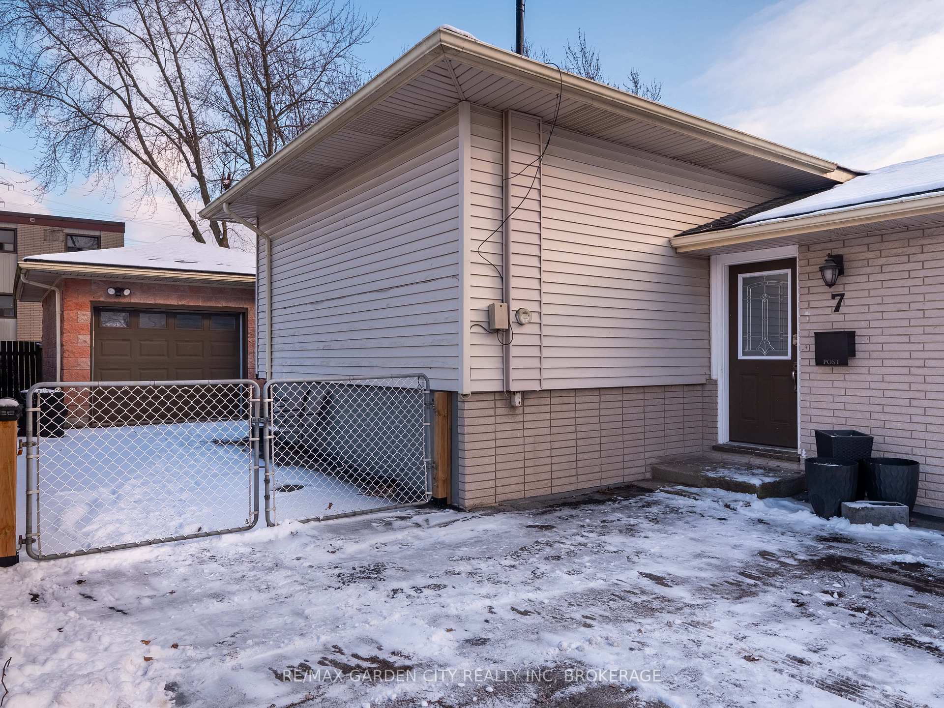 Photo 4 of 7 Memorial Park Drive, Welland, Lincoln/Crowland — HOMEH
