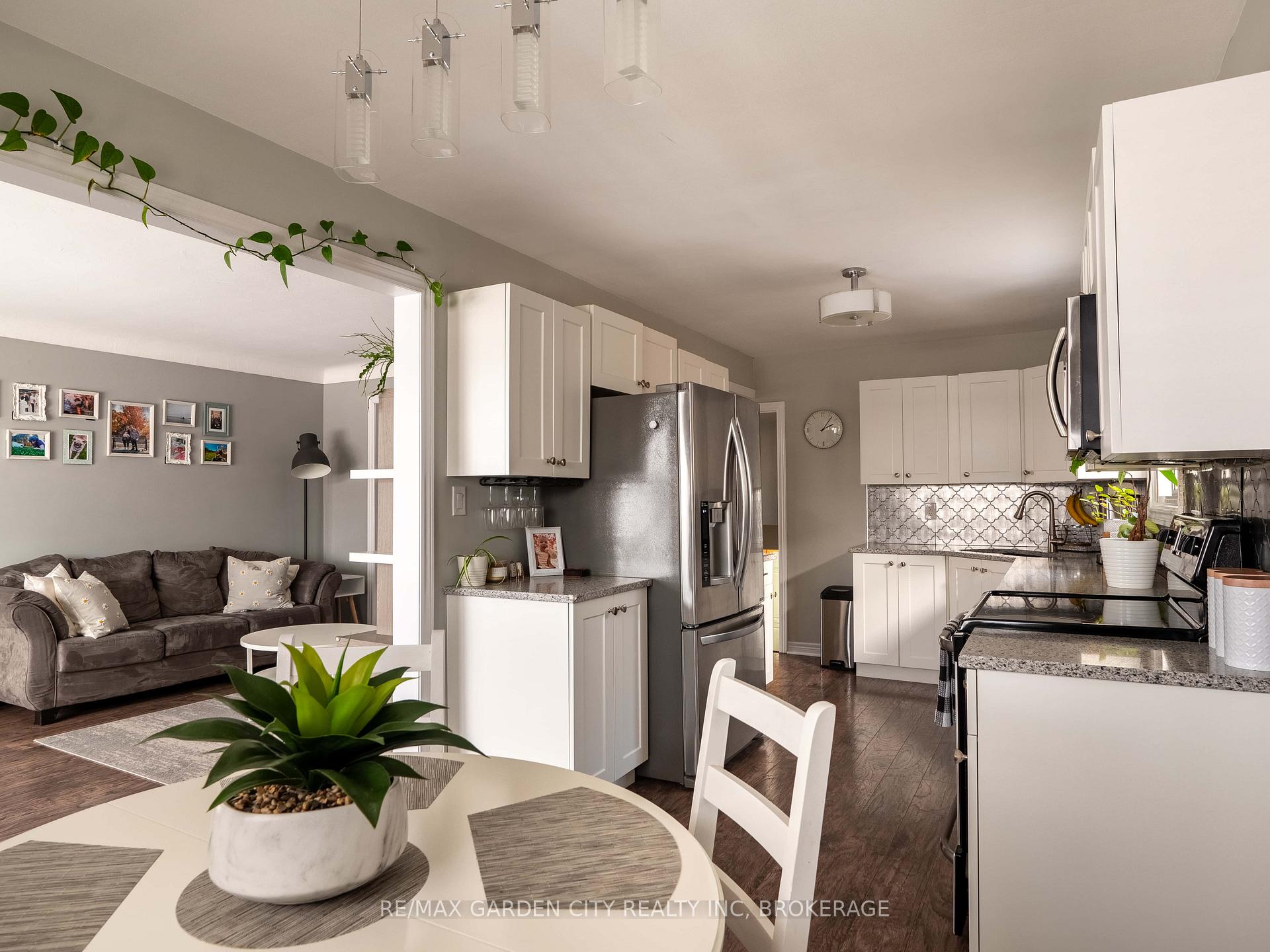Photo 10 of 7 Memorial Park Drive, Welland, Lincoln/Crowland — HOMEH