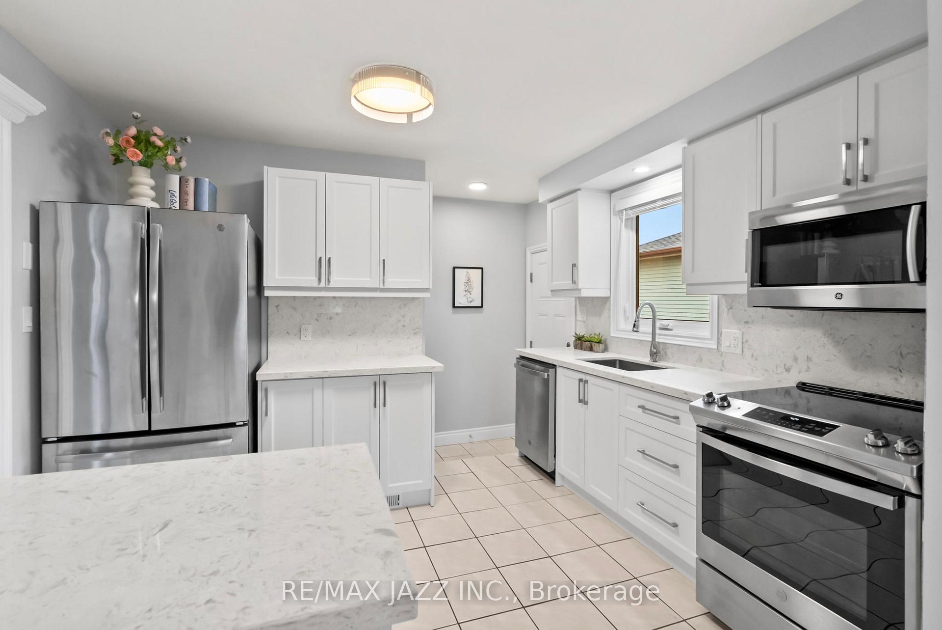 Photo 10 of 922 Southdown Drive, Oshawa, Donevan — HOMEH