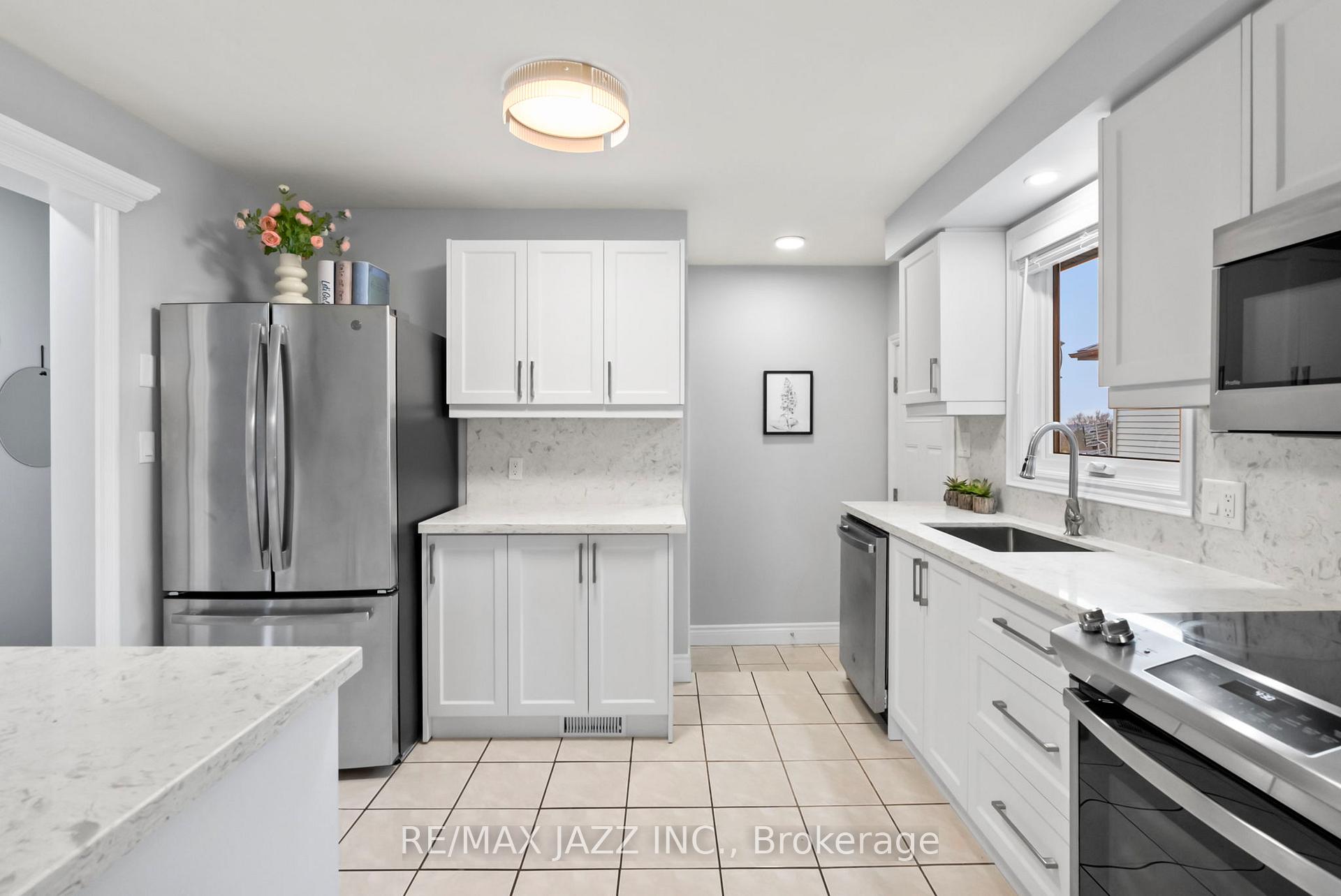 Photo 15 of 922 Southdown Drive, Oshawa, Donevan — HOMEH