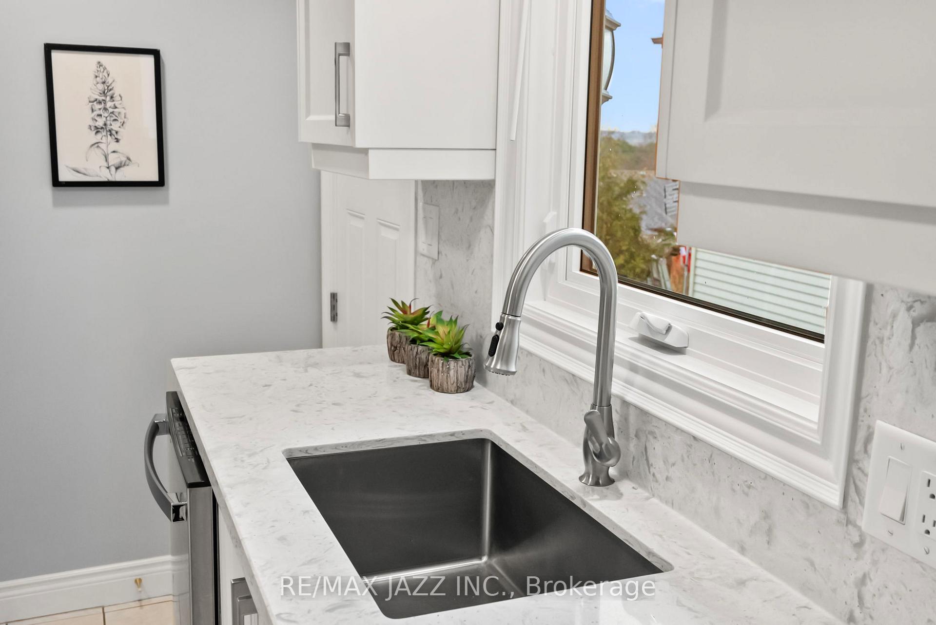 Photo 16 of 922 Southdown Drive, Oshawa, Donevan — HOMEH