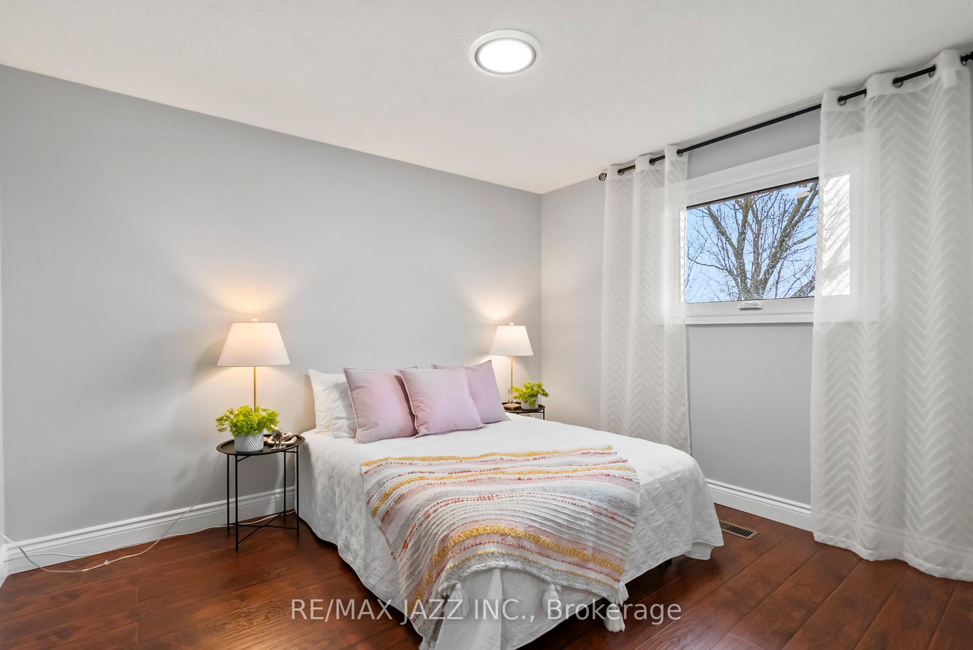 Photo 20 of 922 Southdown Drive, Oshawa, Donevan — HOMEH
