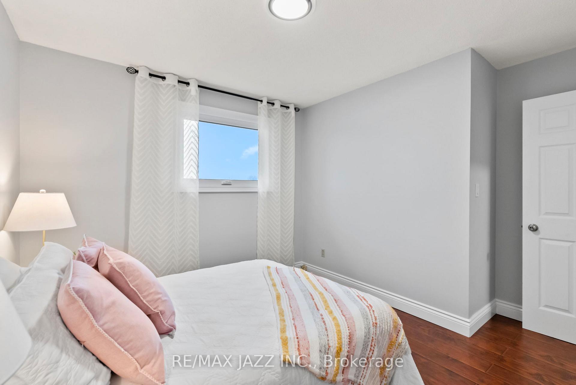 Photo 21 of 922 Southdown Drive, Oshawa, Donevan — HOMEH