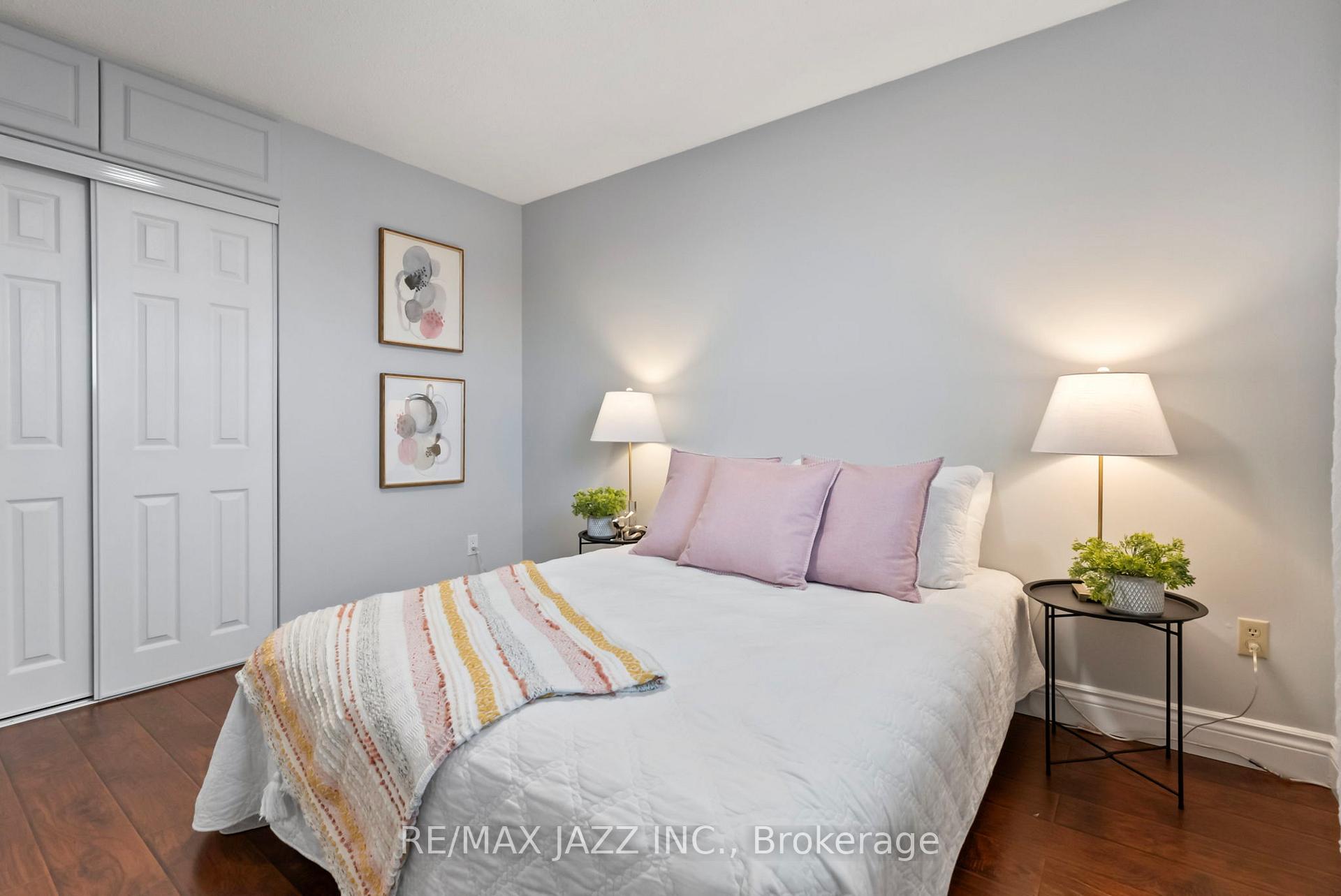 Photo 23 of 922 Southdown Drive, Oshawa, Donevan — HOMEH