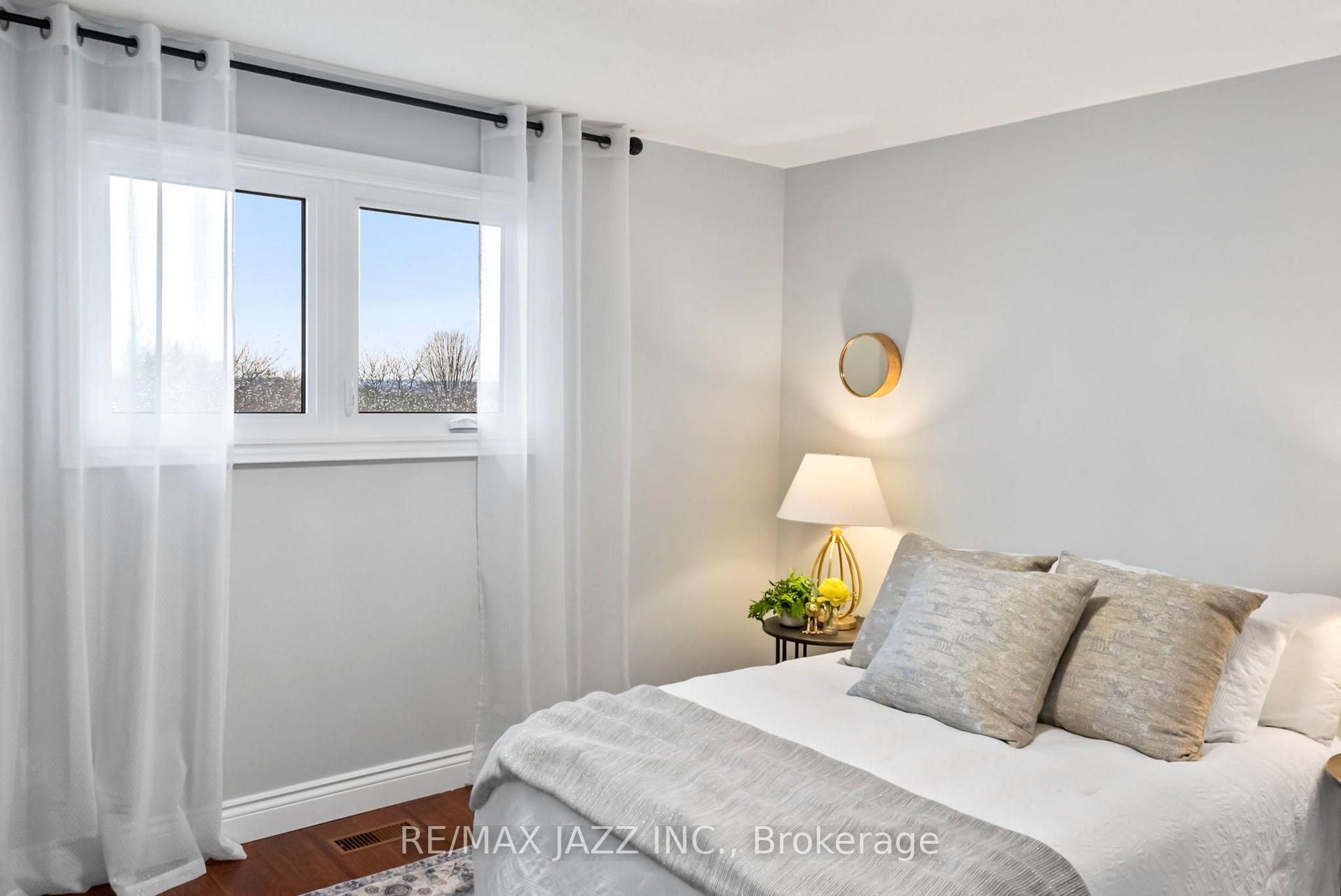 Photo 26 of 922 Southdown Drive, Oshawa, Donevan — HOMEH