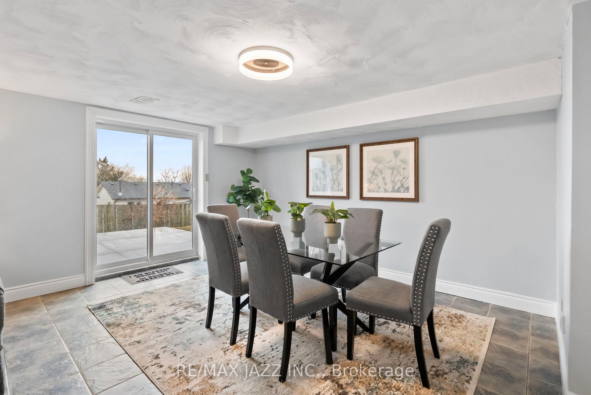 Photo 32 of 922 Southdown Drive, Oshawa, Donevan — HOMEH