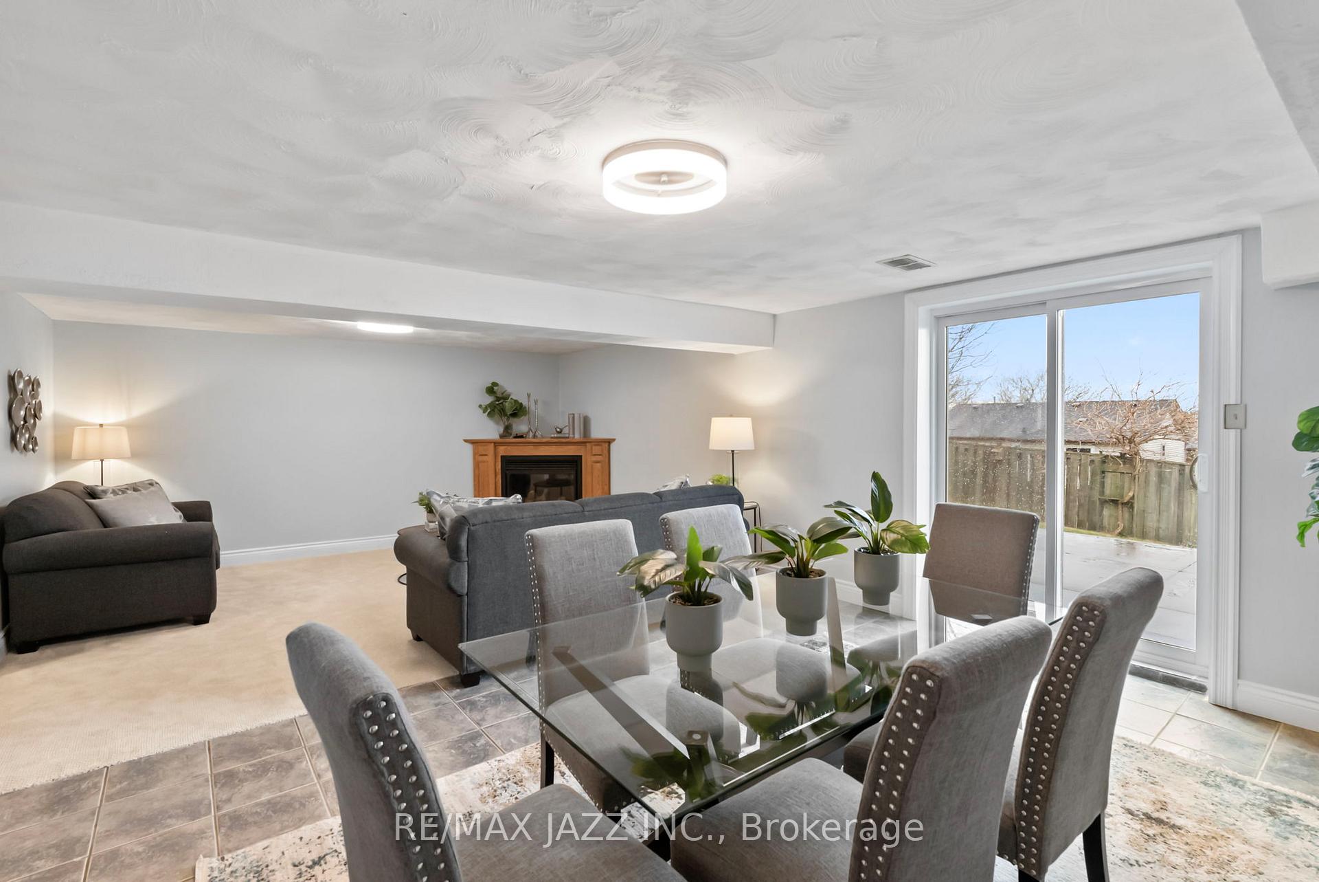 Photo 33 of 922 Southdown Drive, Oshawa, Donevan — HOMEH