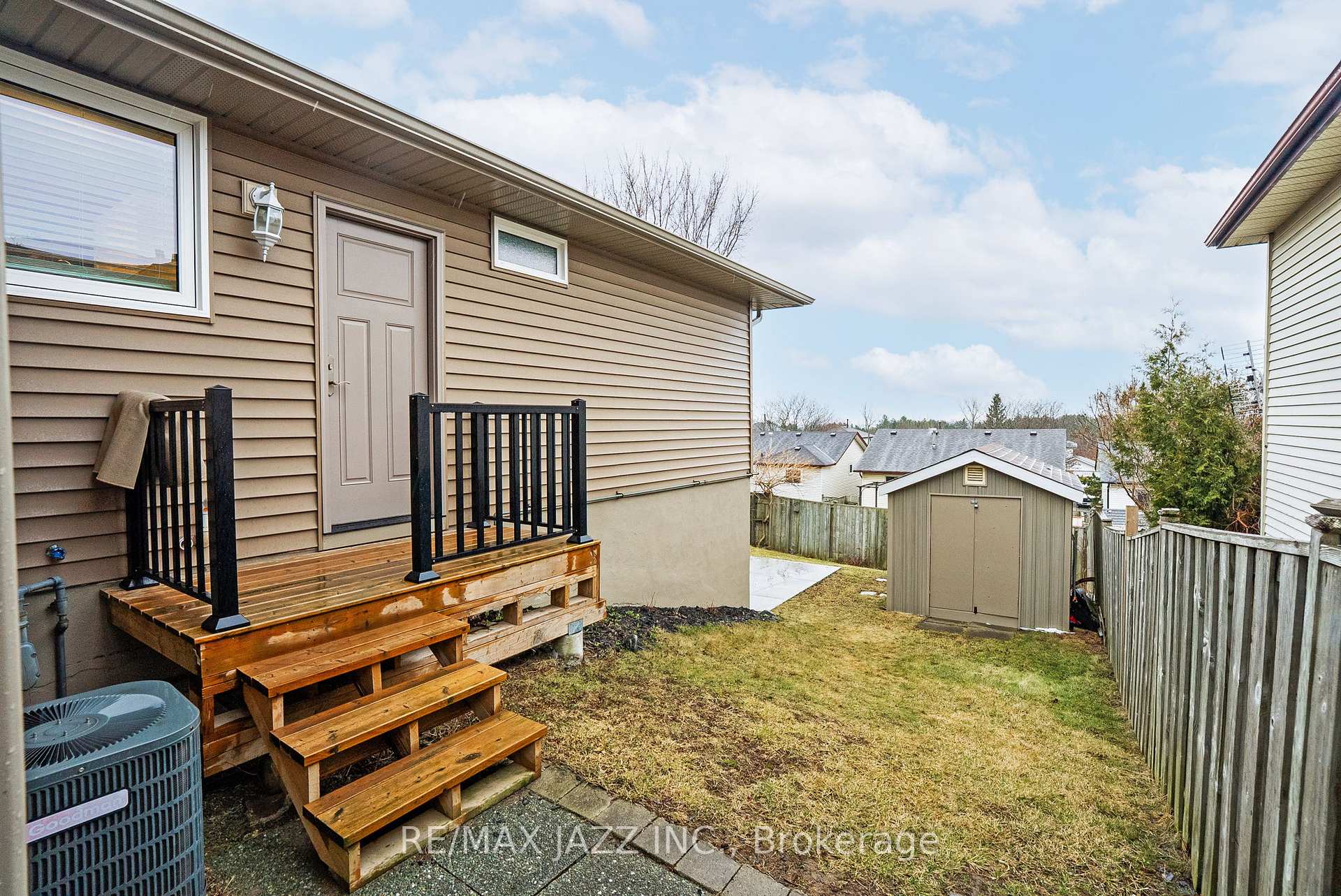 Photo 34 of 922 Southdown Drive, Oshawa, Donevan — HOMEH