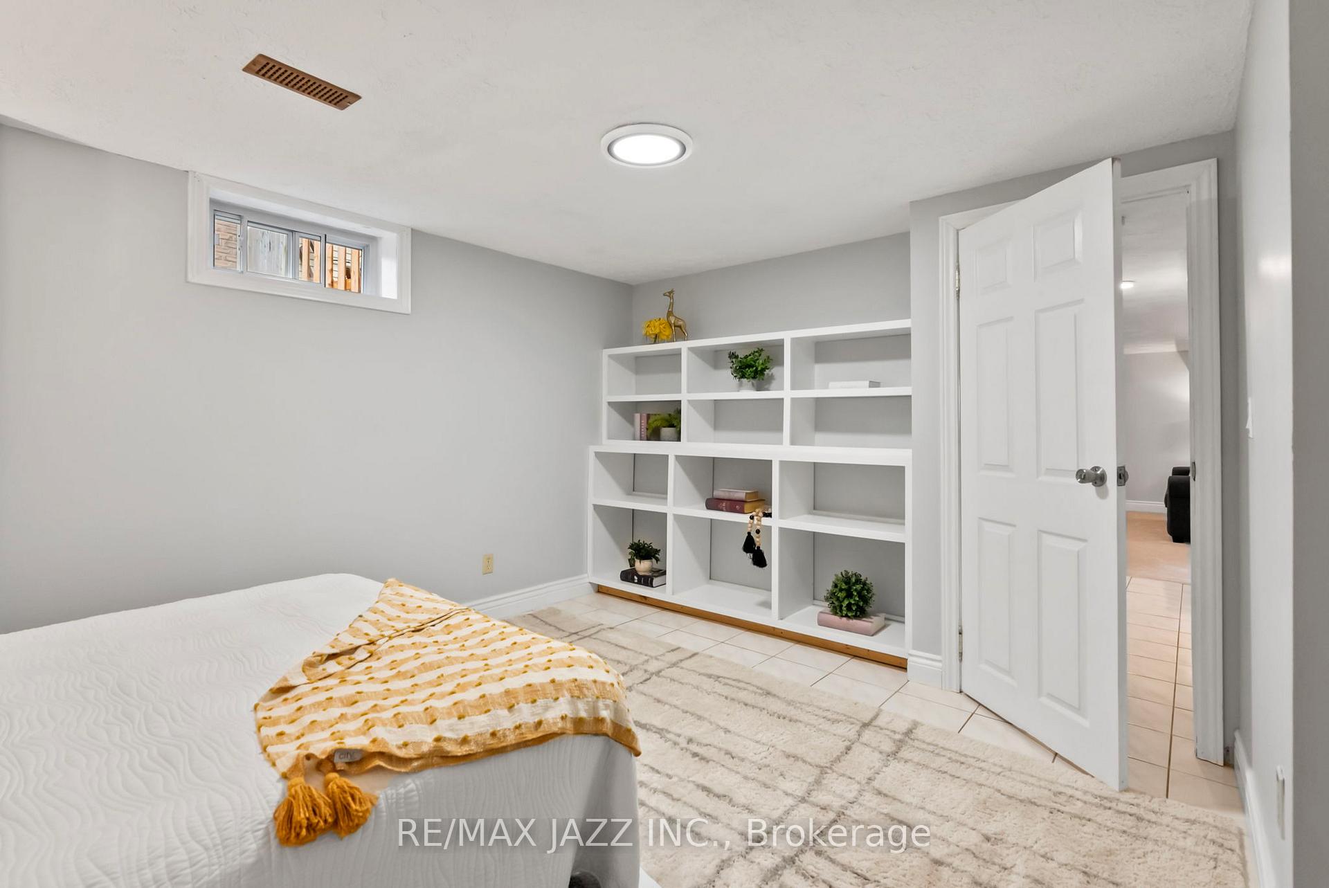 Photo 37 of 922 Southdown Drive, Oshawa, Donevan — HOMEH