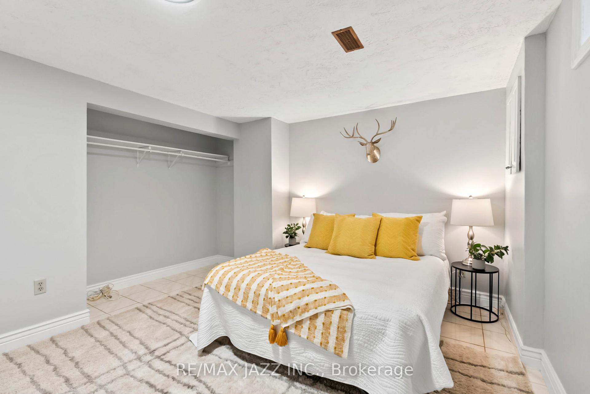 Photo 38 of 922 Southdown Drive, Oshawa, Donevan — HOMEH