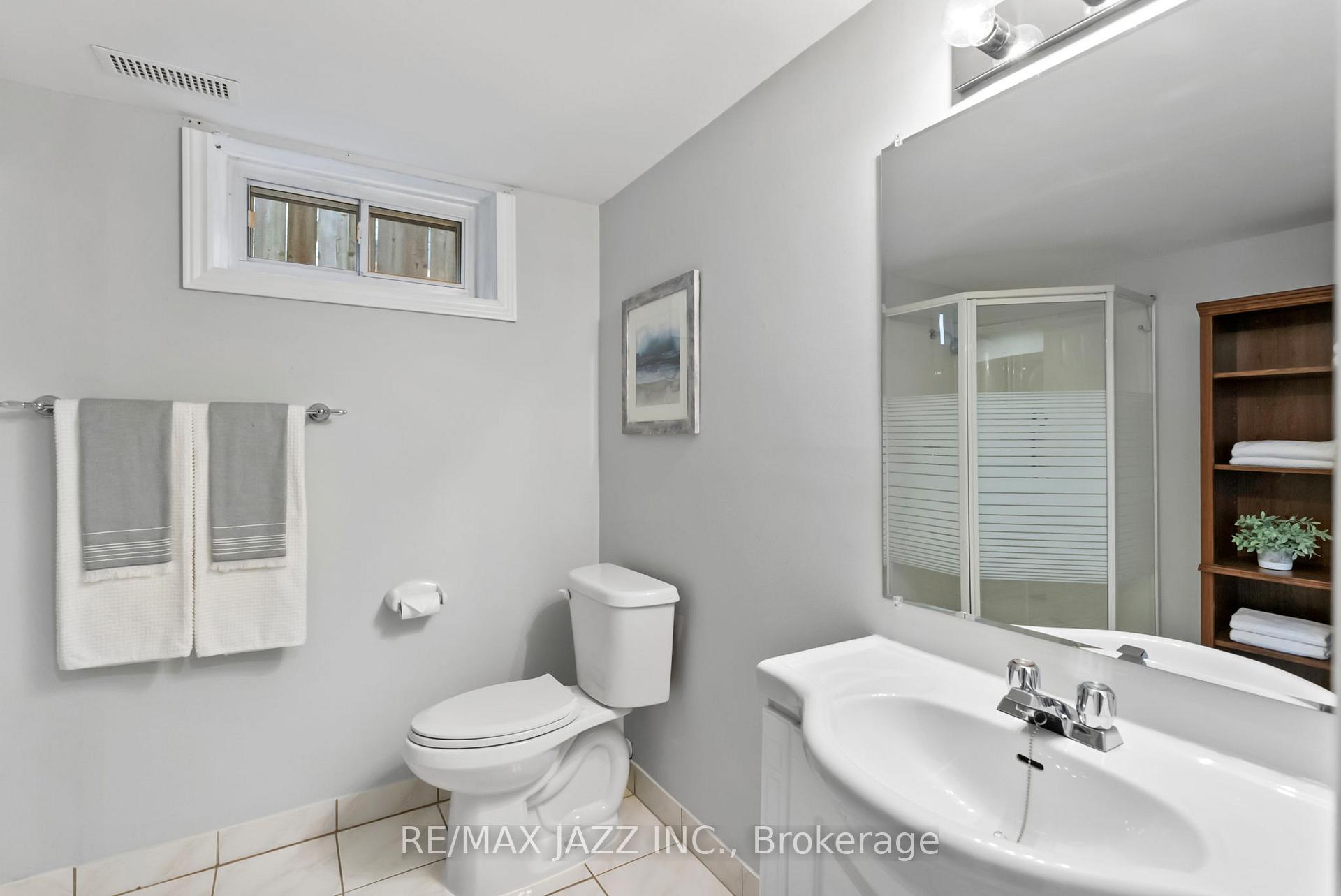 Photo 40 of 922 Southdown Drive, Oshawa, Donevan — HOMEH