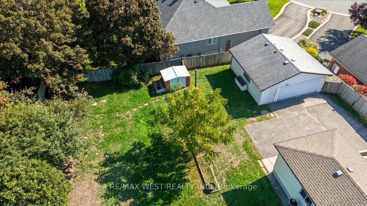 Photo 3 of 816 Brealey Drive, Peterborough, Otonabee Ward 1 — HOMEH