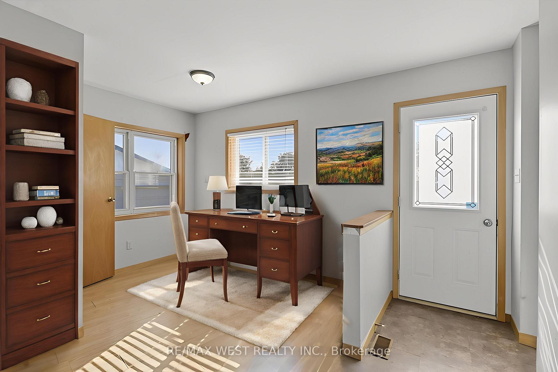 Photo 8 of 816 Brealey Drive, Peterborough, Otonabee Ward 1 — HOMEH