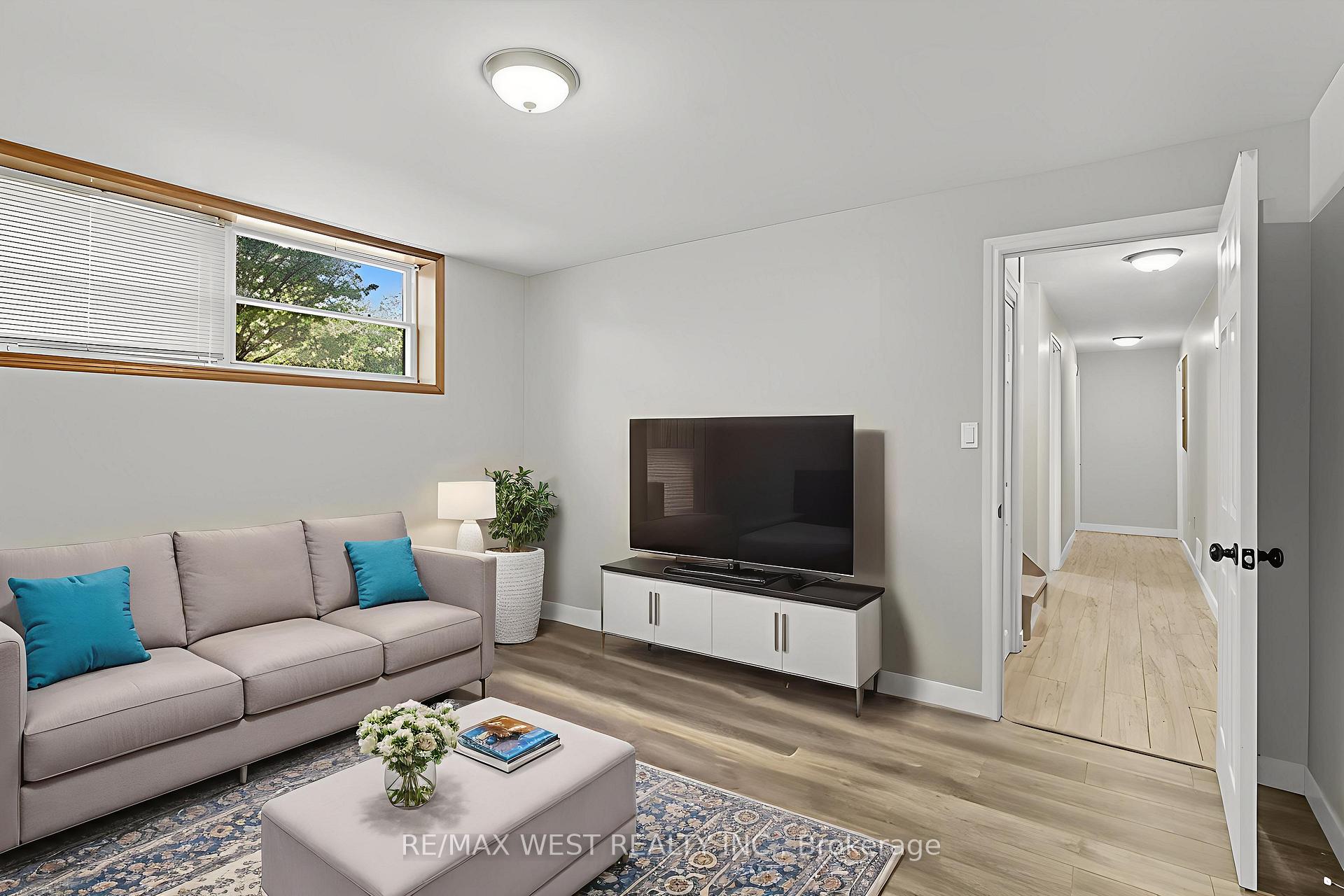 Photo 10 of 816 Brealey Drive, Peterborough, Otonabee Ward 1 — HOMEH