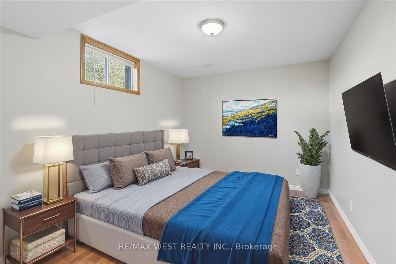 Photo 12 of 816 Brealey Drive, Peterborough, Otonabee Ward 1 — HOMEH