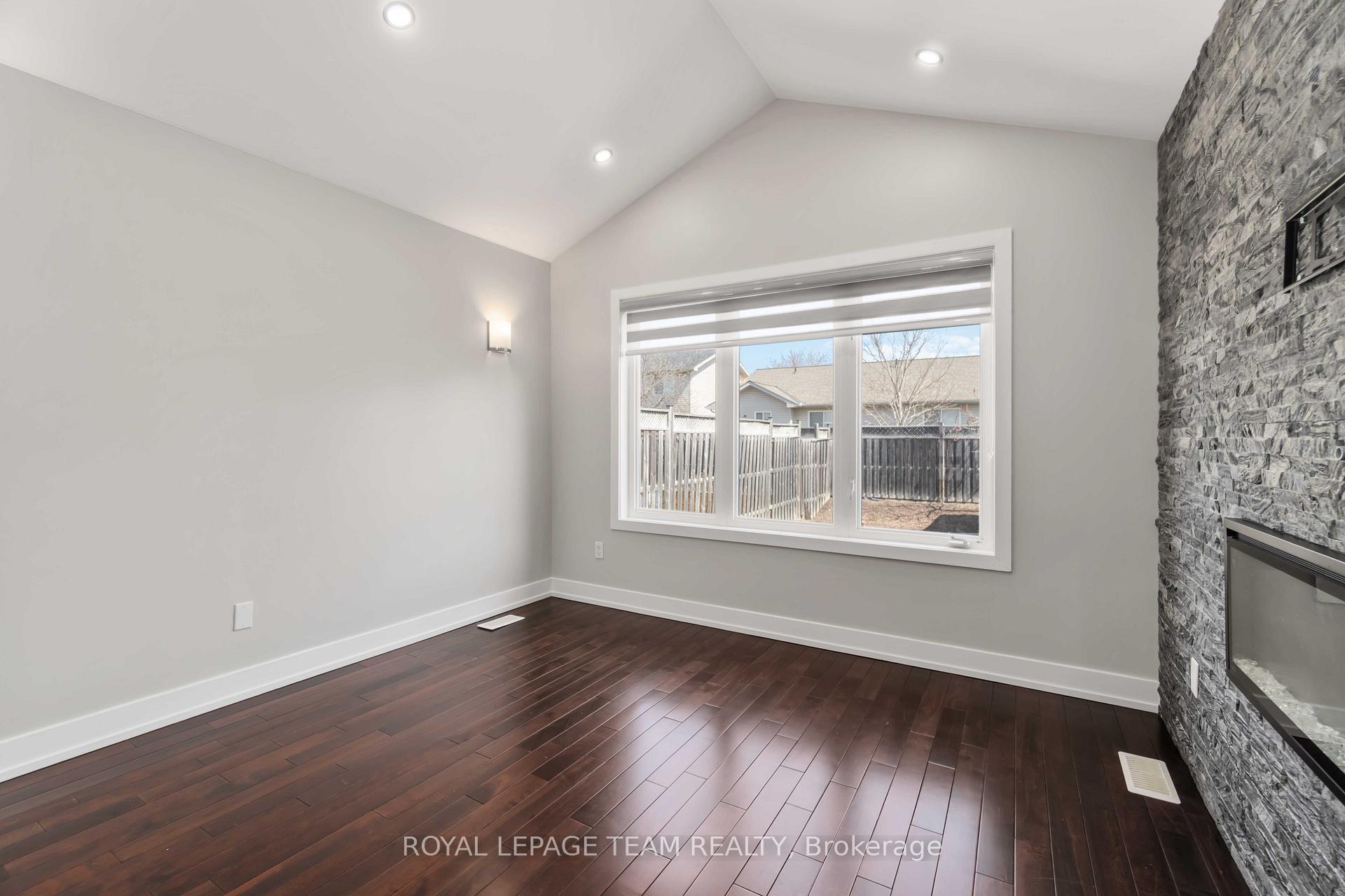 Photo 10 of 28 Moe Robillard Street, Arnprior — HOMEH