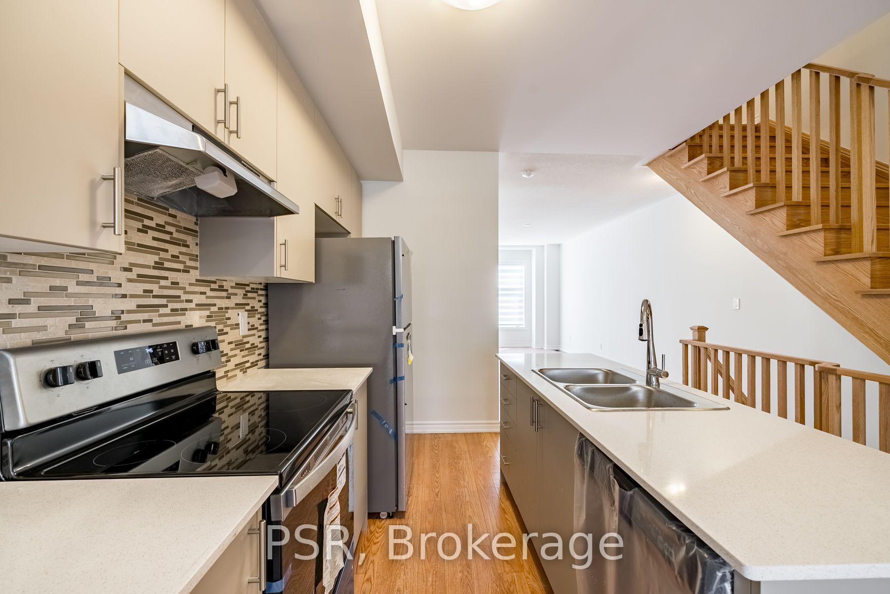Photo 5 of 794 Eddystone Path S, Oshawa, Donevan — HOMEH