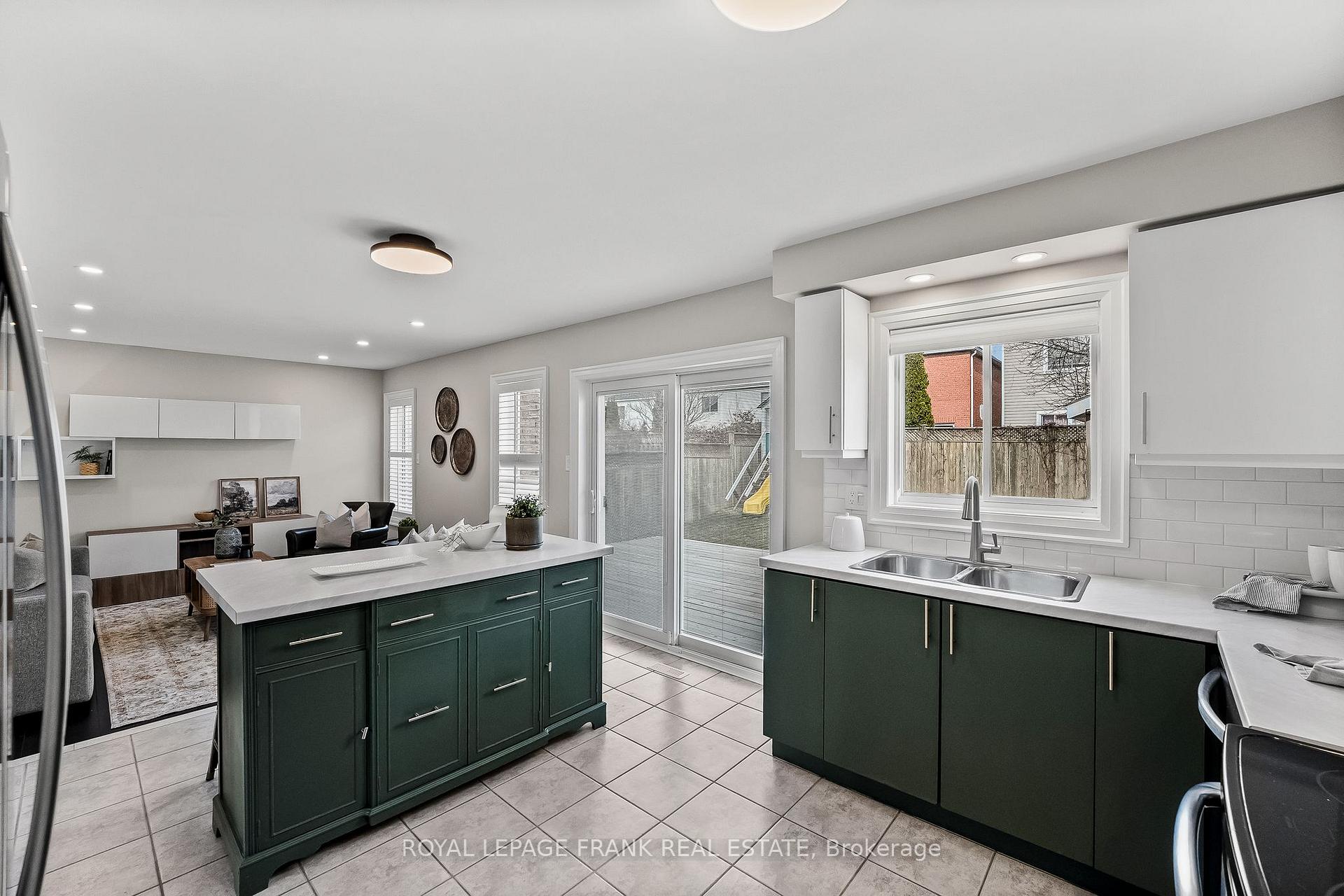 Photo 17 of 1465 Lyncroft Crescent, Oshawa, Taunton — HOMEH