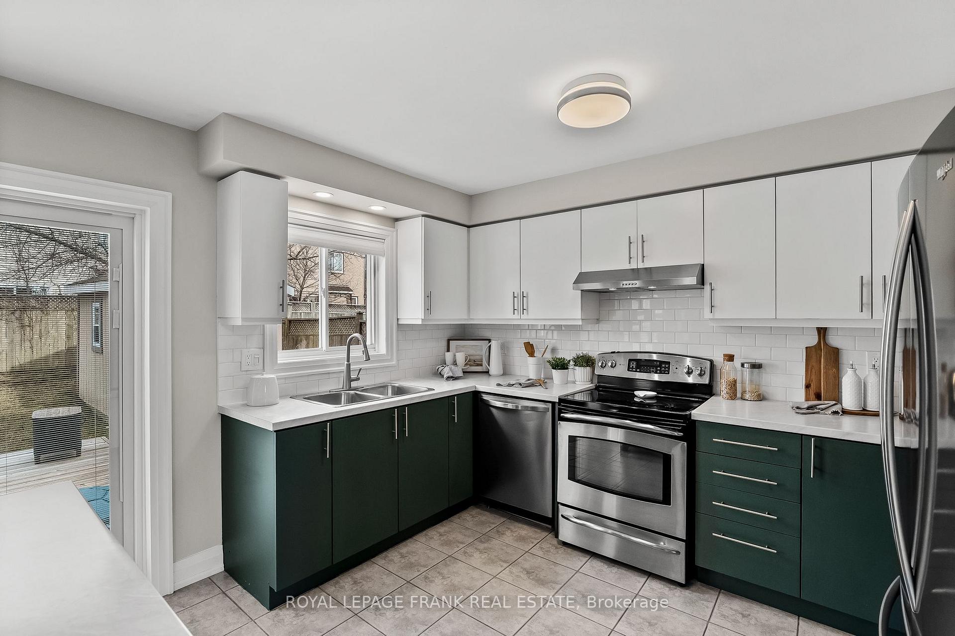 Photo 18 of 1465 Lyncroft Crescent, Oshawa, Taunton — HOMEH