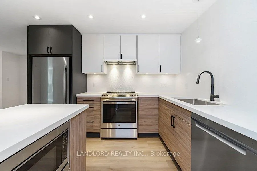 Photo 3 of Unit 705, 278 Bloor Street E, Toronto, Rosedale-Moore Park — HOMEH