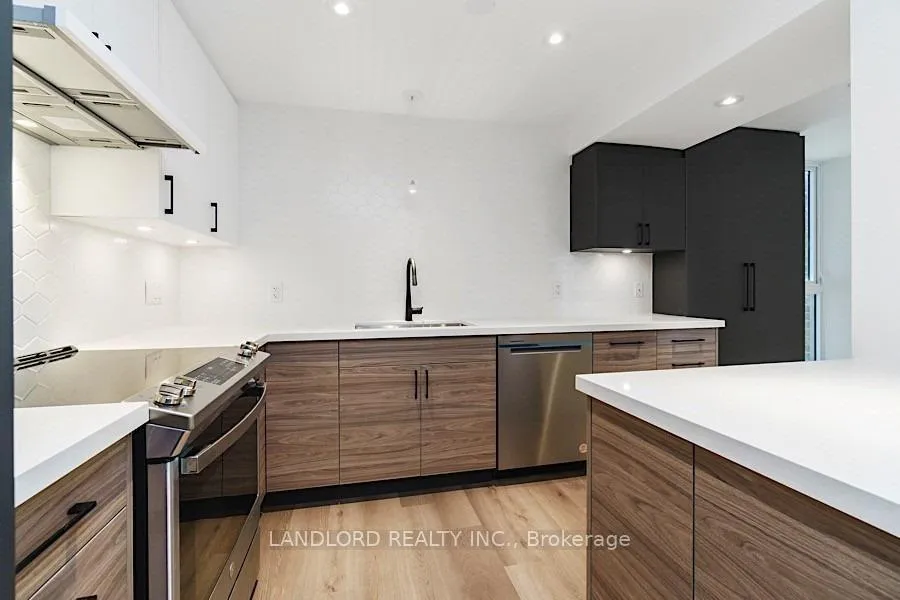 Photo 5 of Unit 705, 278 Bloor Street E, Toronto, Rosedale-Moore Park — HOMEH