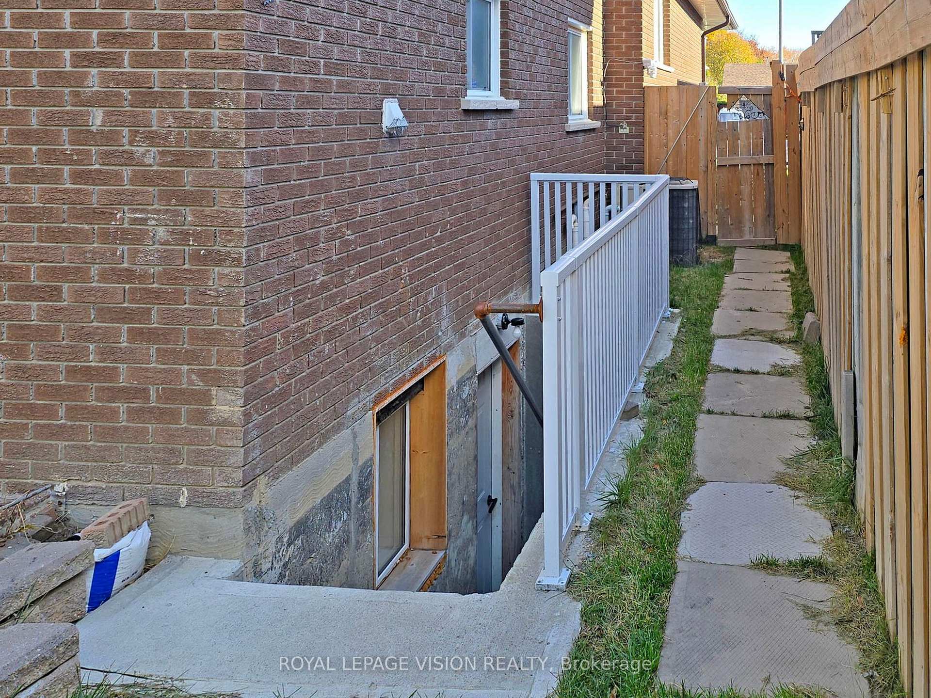 Photo 3 of Unit BSMT, 348 Preston Drive, Oshawa, McLaughlin — HOMEH