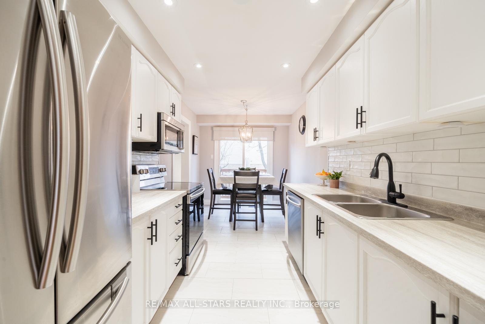 Photo 6 of 141 Timber Mill Avenue, Whitby, Williamsburg — HOMEH