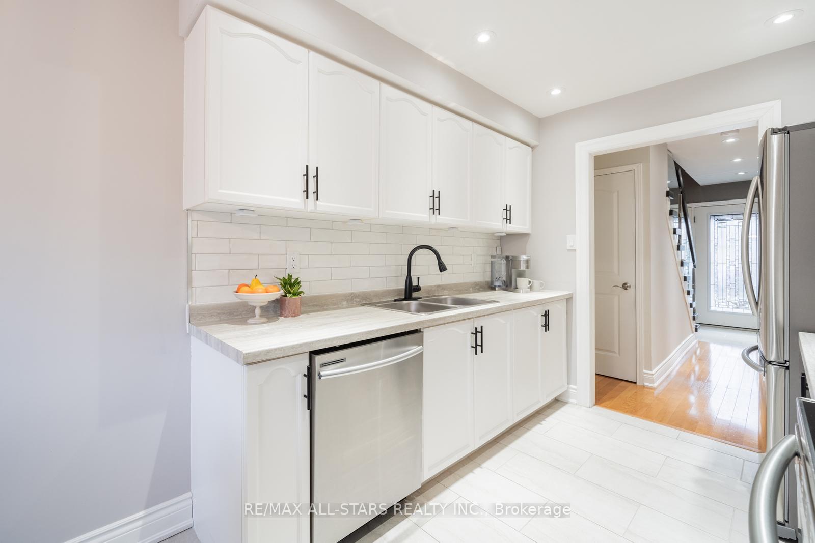 Photo 9 of 141 Timber Mill Avenue, Whitby, Williamsburg — HOMEH