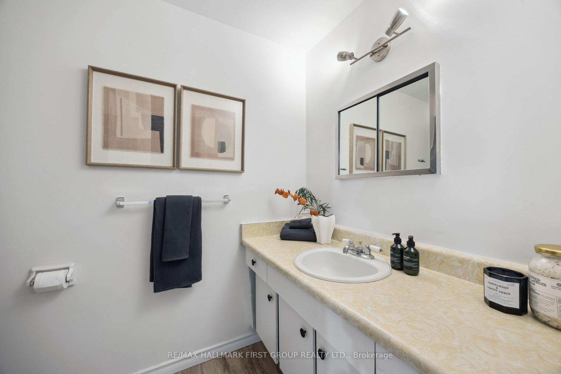 Photo 5 of 651 Radisson Avenue, Oshawa, Vanier — HOMEH
