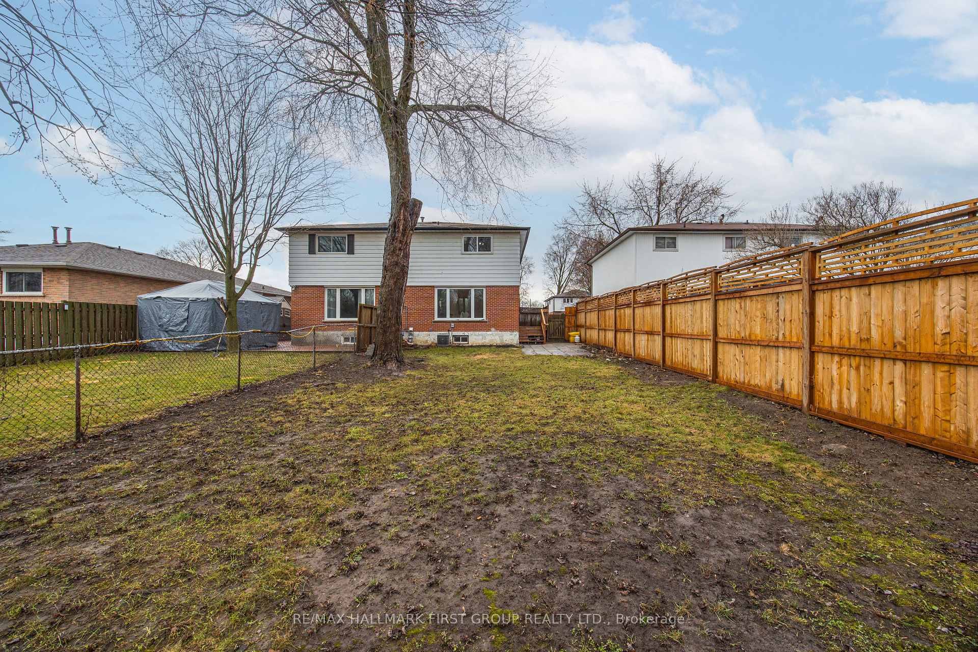 Photo 14 of 651 Radisson Avenue, Oshawa, Vanier — HOMEH