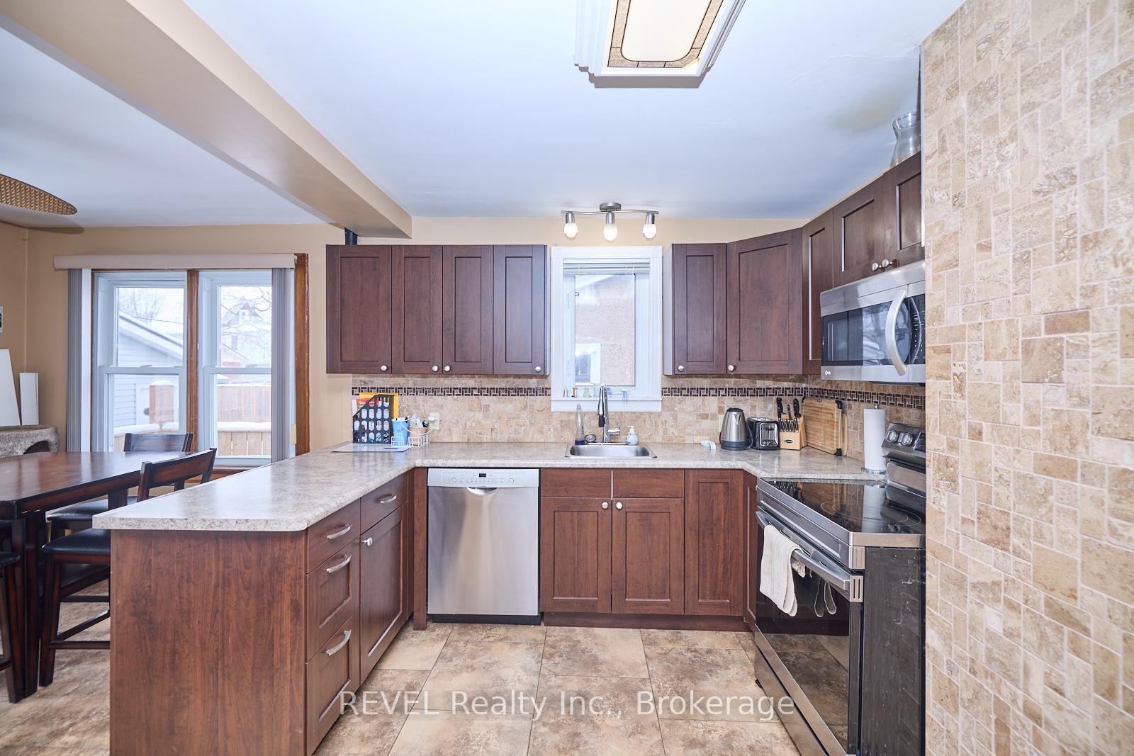Photo 10 of 37 Randolph Street, Welland, Welland Downtown — HOMEH