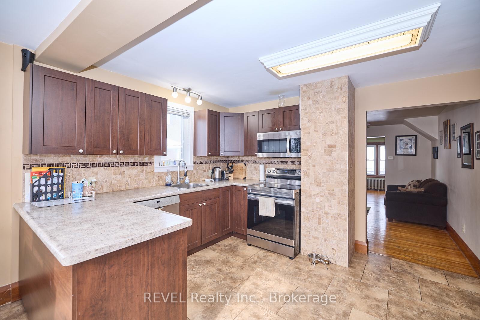 Photo 11 of 37 Randolph Street, Welland, Welland Downtown — HOMEH