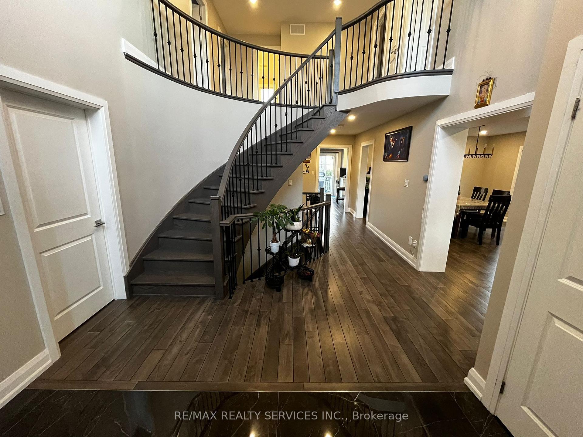 Photo 2 of 97 Wigwoss Drive, Vaughan, East Woodbridge — HOMEH