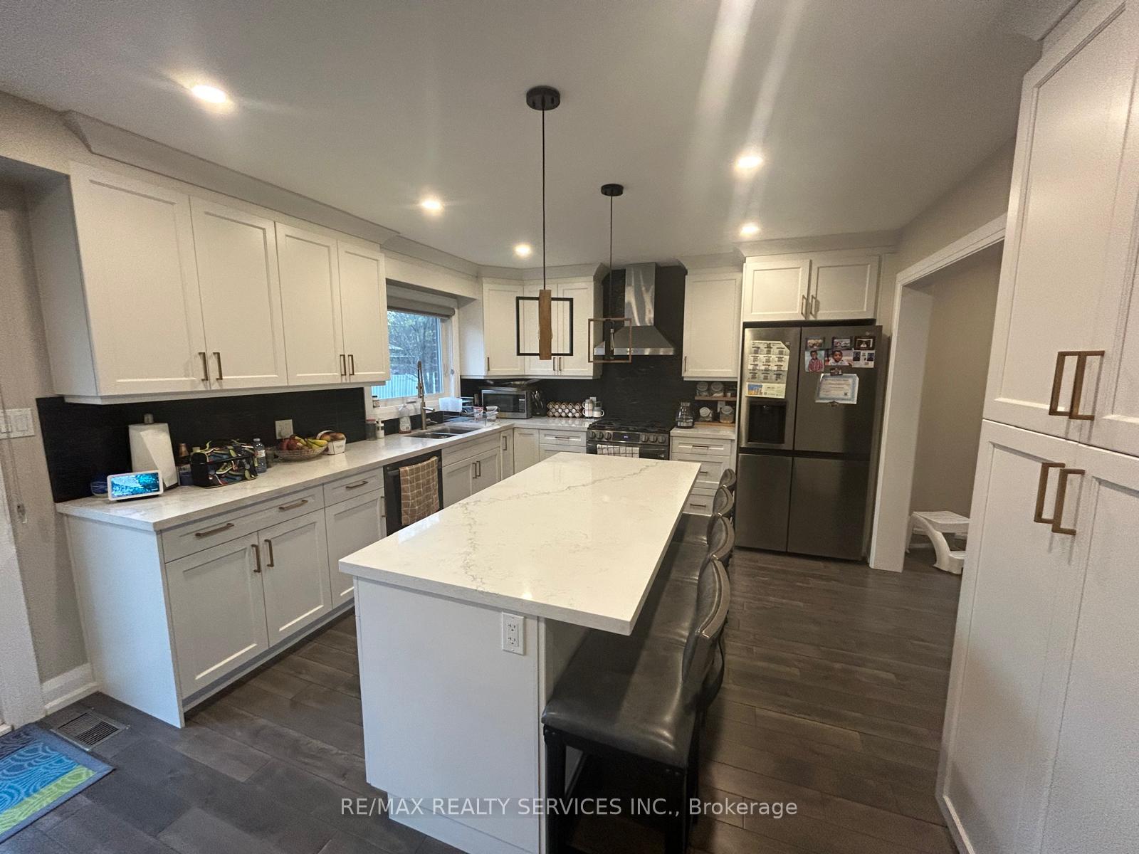 Photo 8 of 97 Wigwoss Drive, Vaughan, East Woodbridge — HOMEH