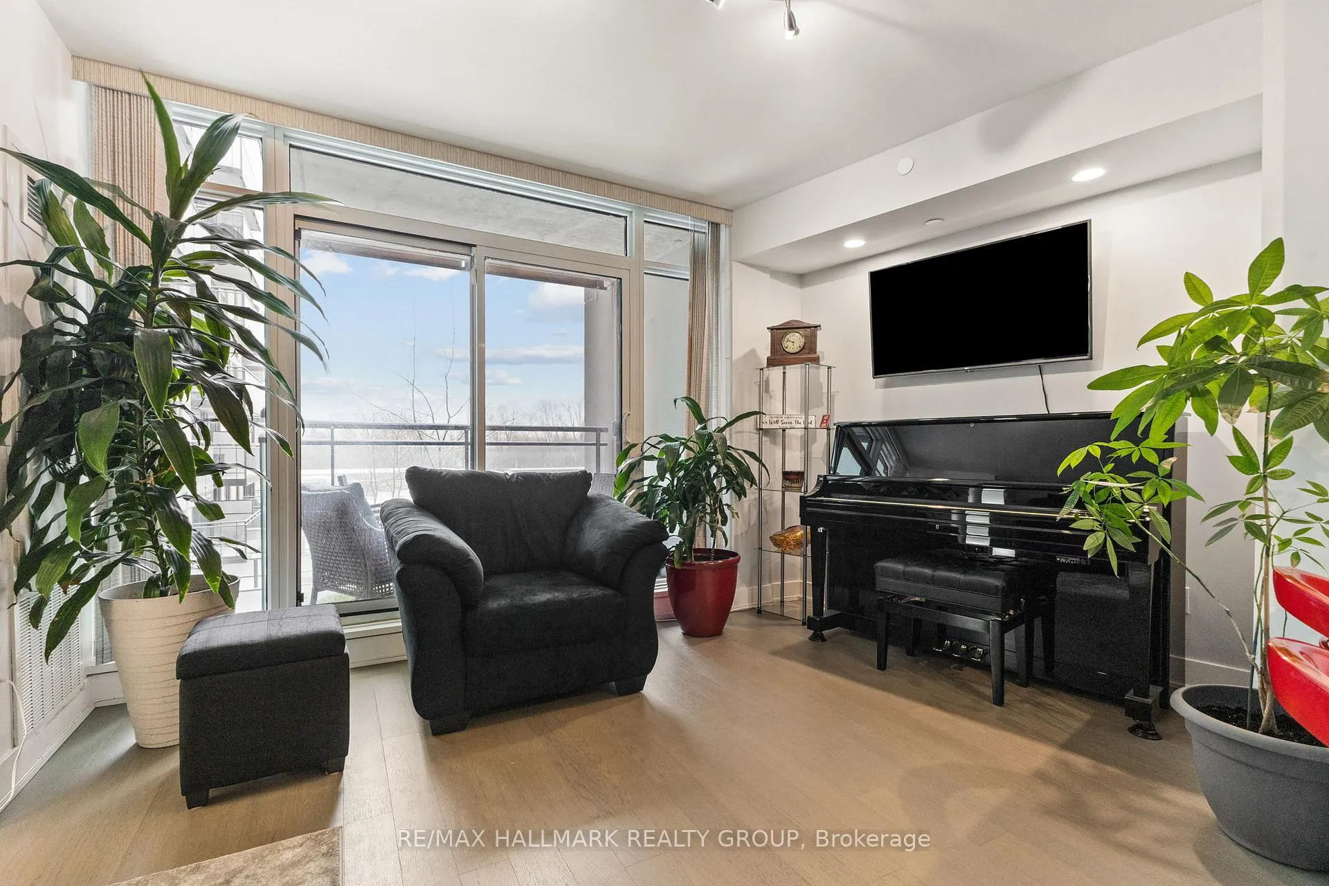 Photo 10 of Unit 418, 411 Mackay Street, Ottawa, Lindenlea — HOMEH