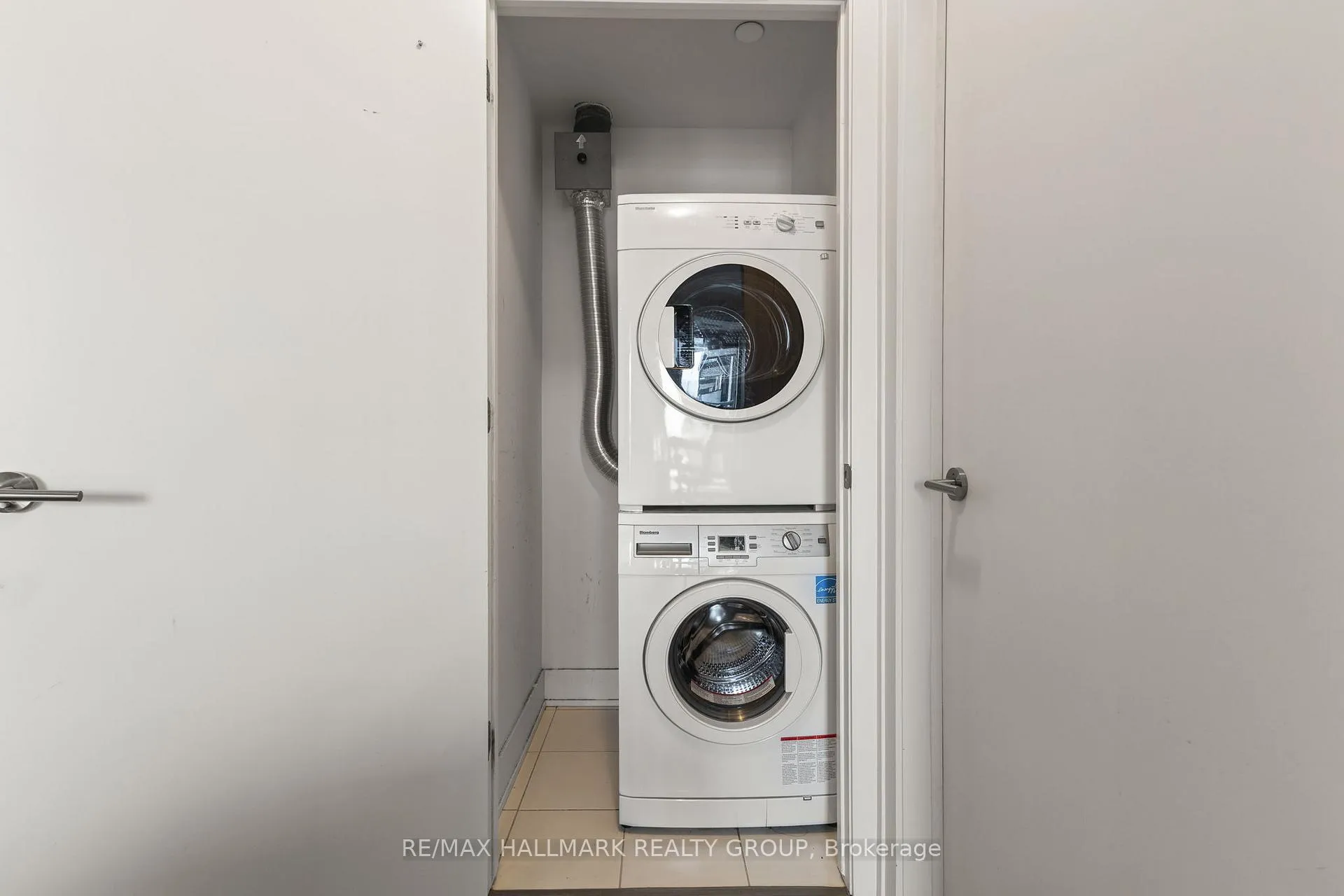 Photo 15 of Unit 418, 411 Mackay Street, Ottawa, Lindenlea — HOMEH