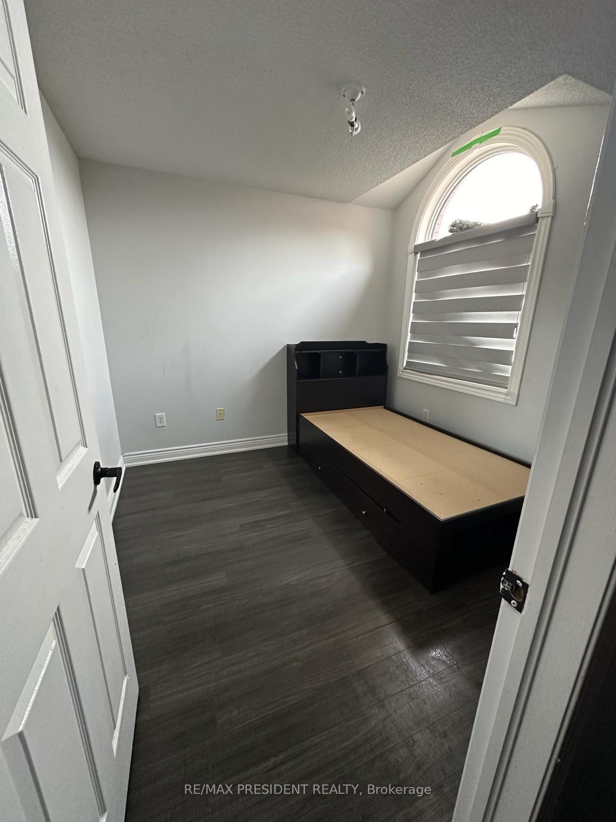 Photo 6 of 40 Mosley Crescent, Brampton, Fletcher's West — HOMEH