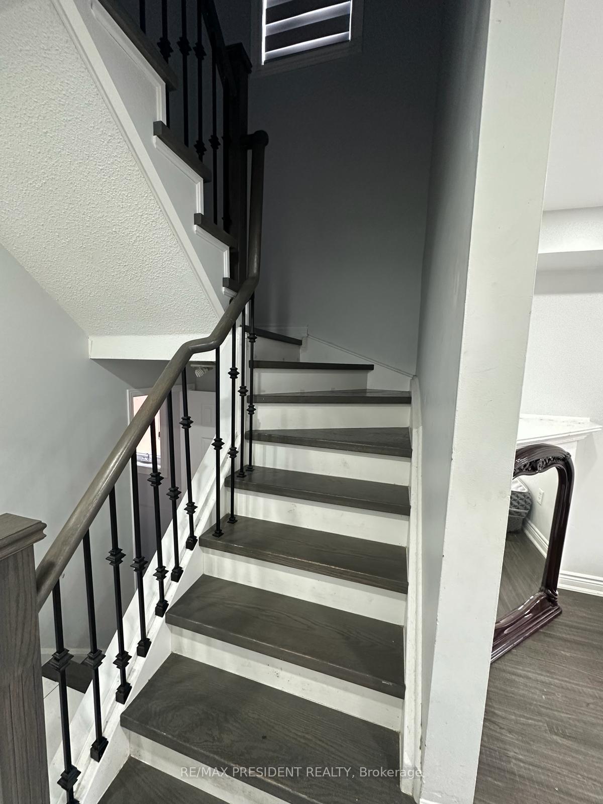Photo 5 of 40 Mosley Crescent, Brampton, Fletcher's West — HOMEH