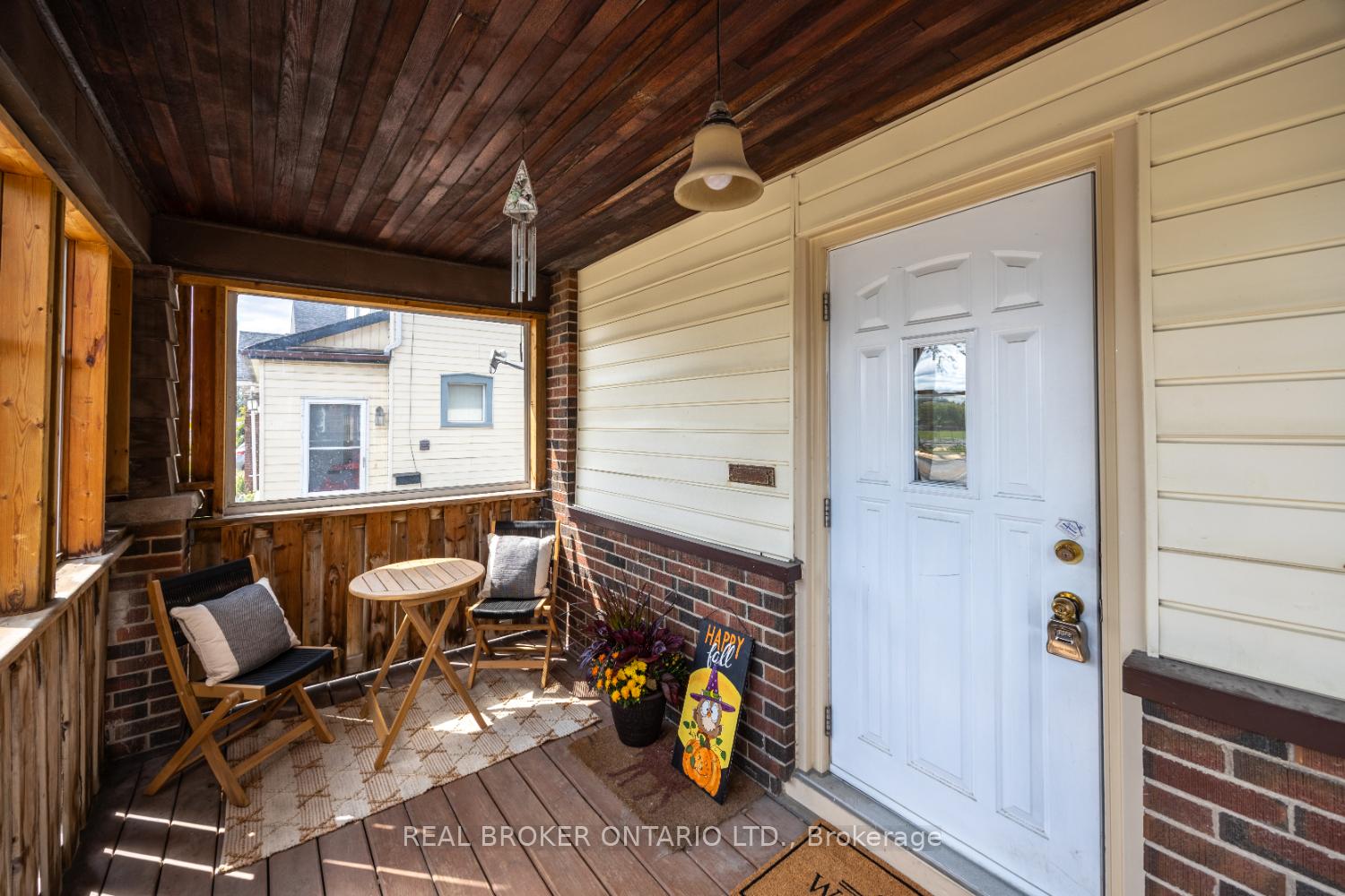 Photo 5 of 176 Lansdowne Street W, Peterborough, Town Ward 3 — HOMEH