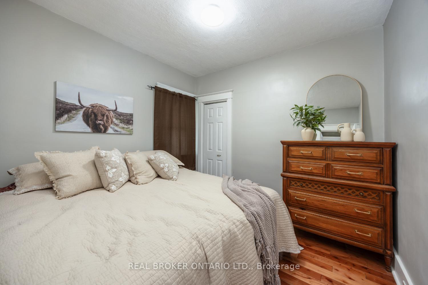 Photo 14 of 176 Lansdowne Street W, Peterborough, Town Ward 3 — HOMEH