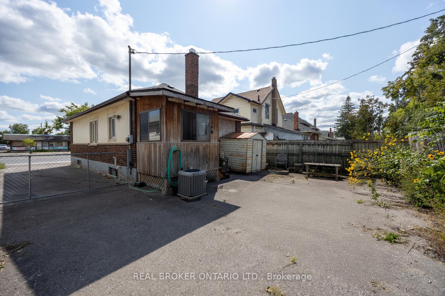 Photo 23 of 176 Lansdowne Street W, Peterborough, Town Ward 3 — HOMEH