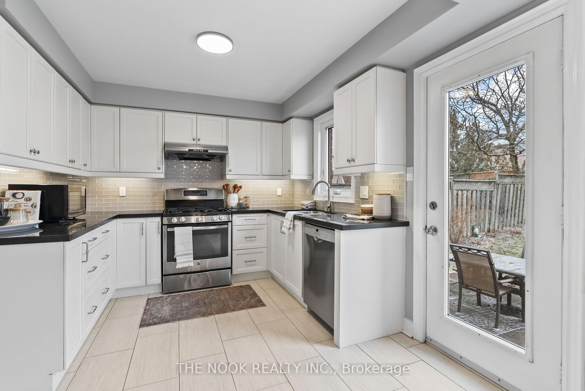 Photo 16 of 33 Old Colony Drive, Whitby, Pringle Creek — HOMEH