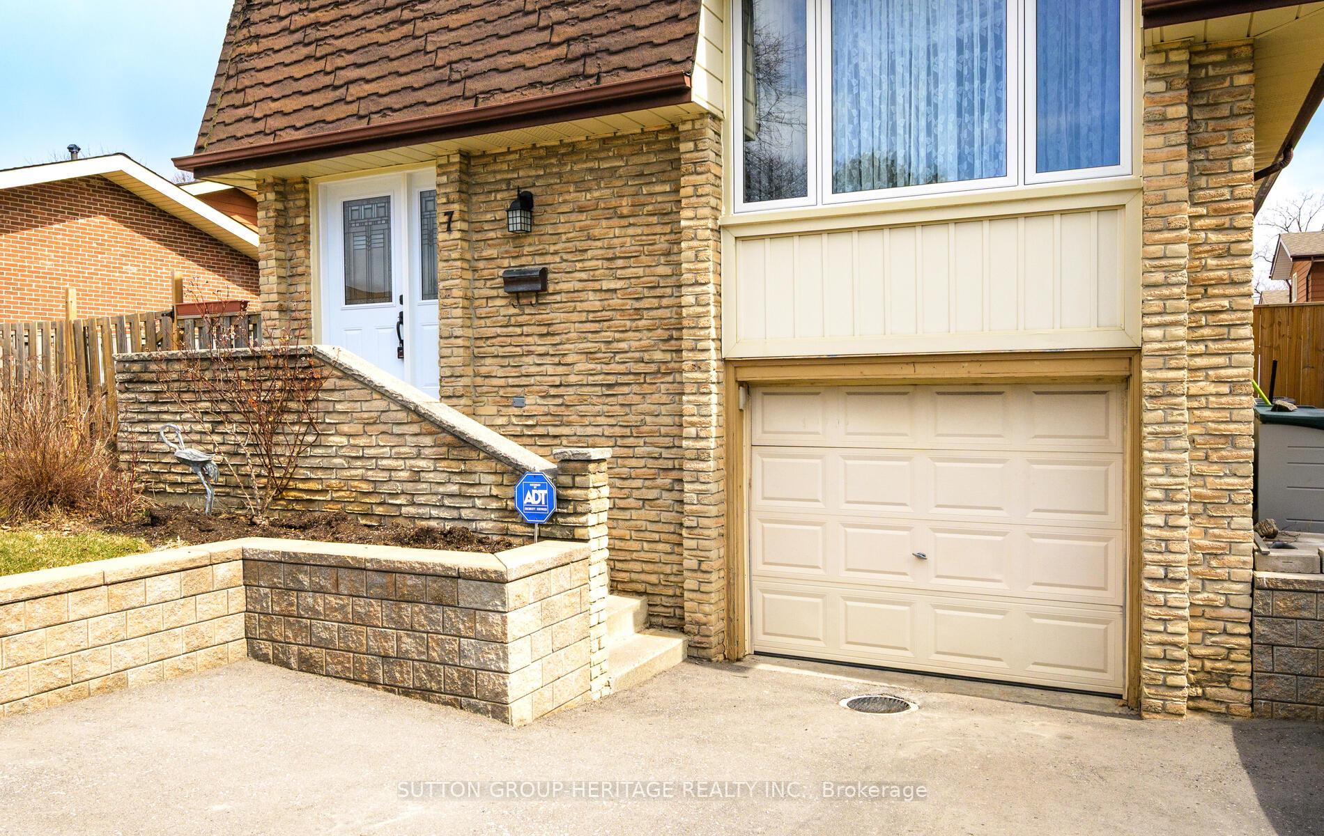 Front of 7 Harper Court