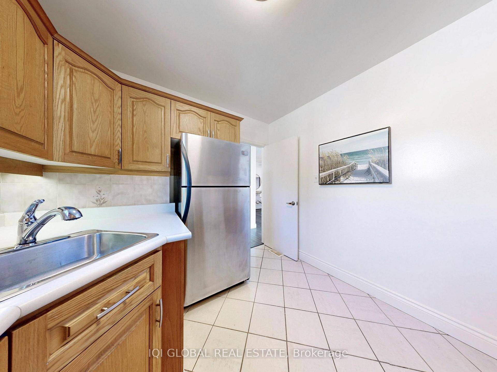 Photo 3 of 12 Billingsgate Crescent, Ajax, South East — HOMEH