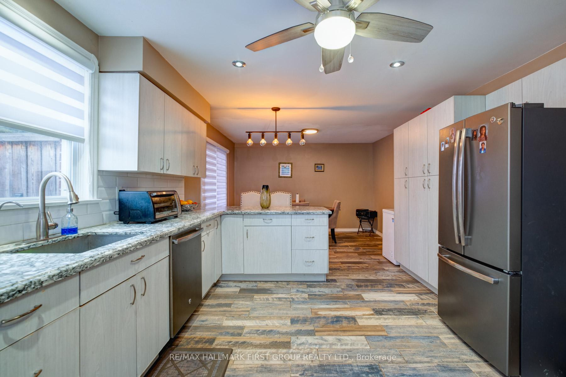 Photo 3 of 294 Wolfe Street, Oshawa, Lakeview — HOMEH