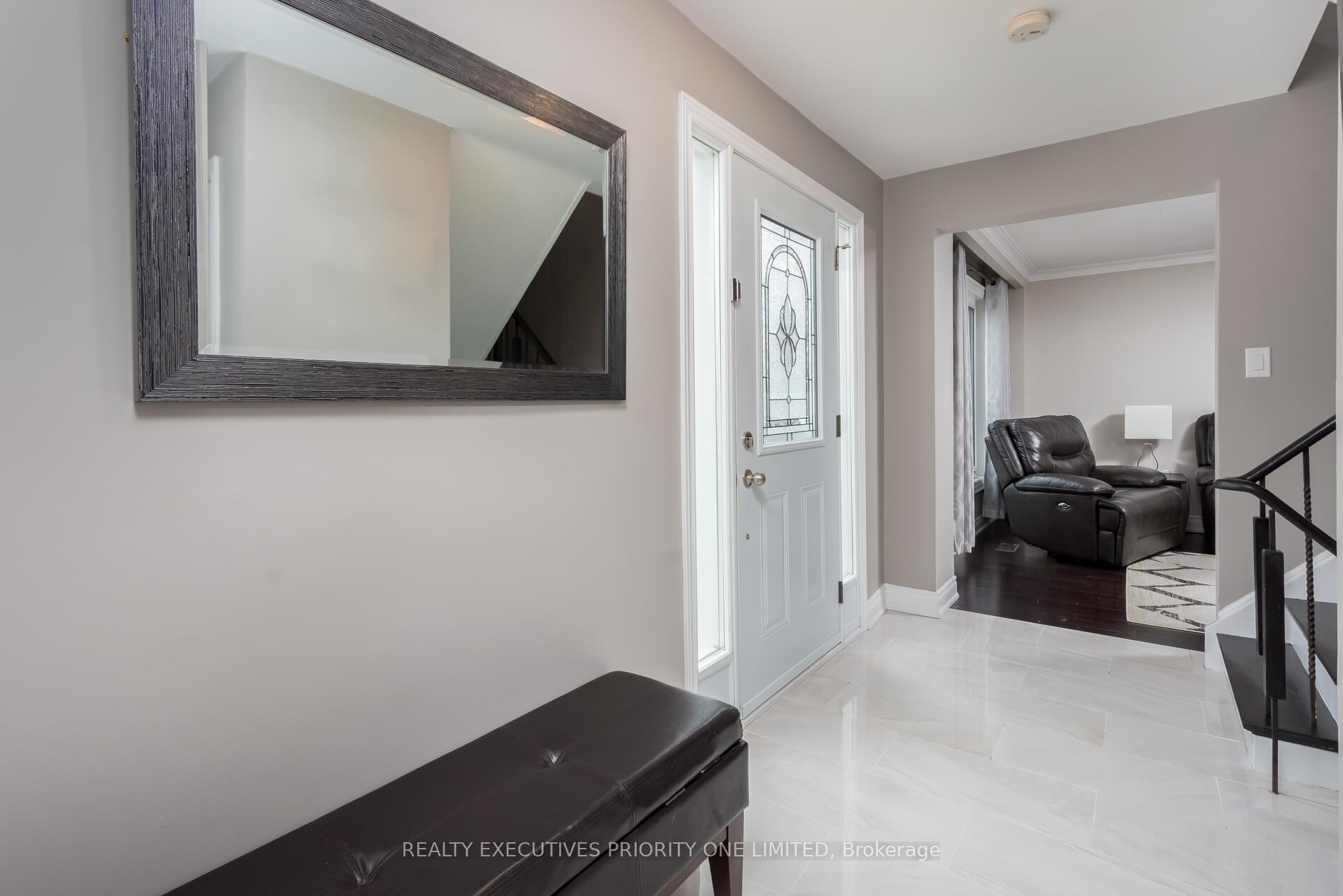 Photo 3 of 206 Andrew Park, Vaughan, West Woodbridge — HOMEH