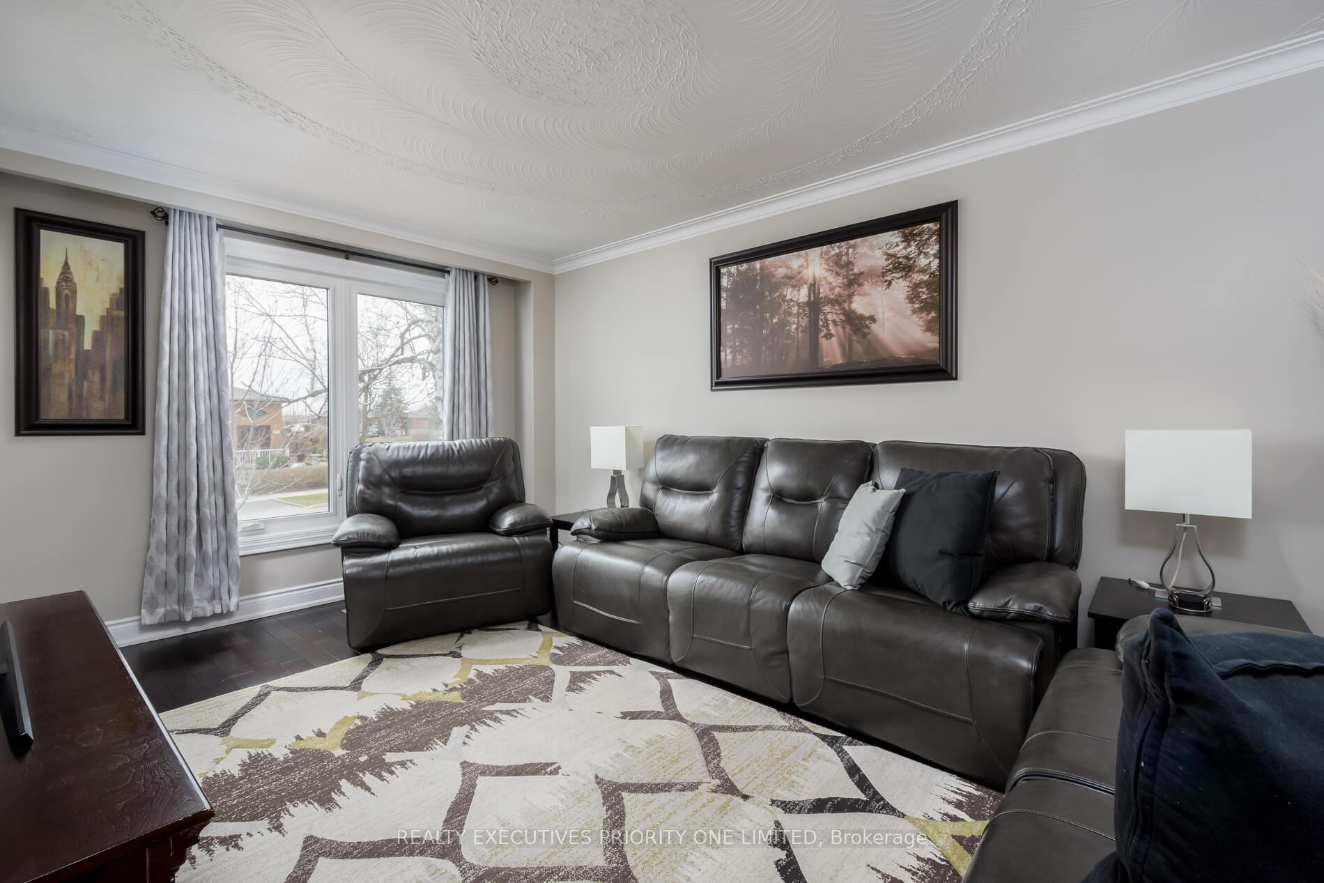 Photo 5 of 206 Andrew Park, Vaughan, West Woodbridge — HOMEH