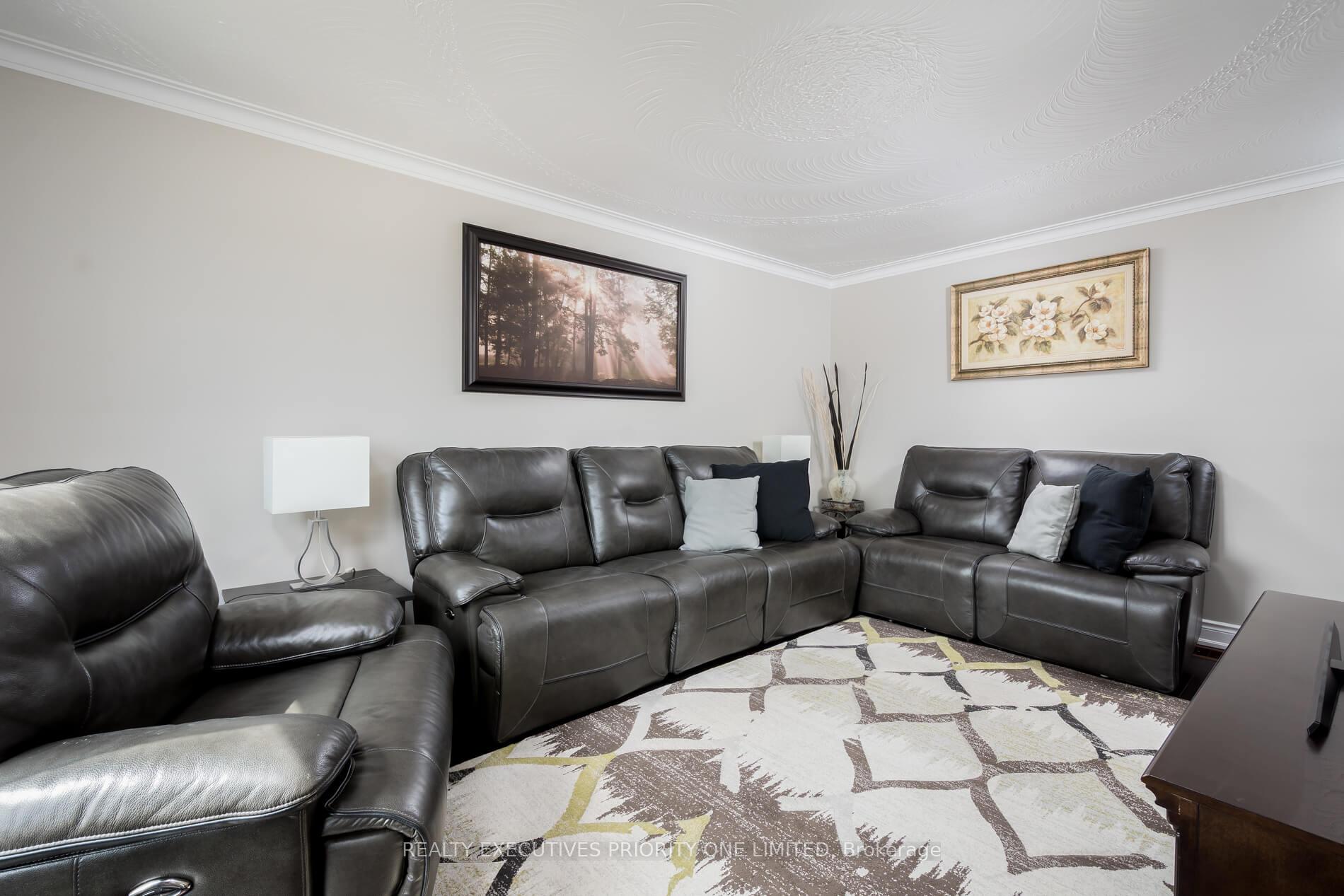 Photo 6 of 206 Andrew Park, Vaughan, West Woodbridge — HOMEH