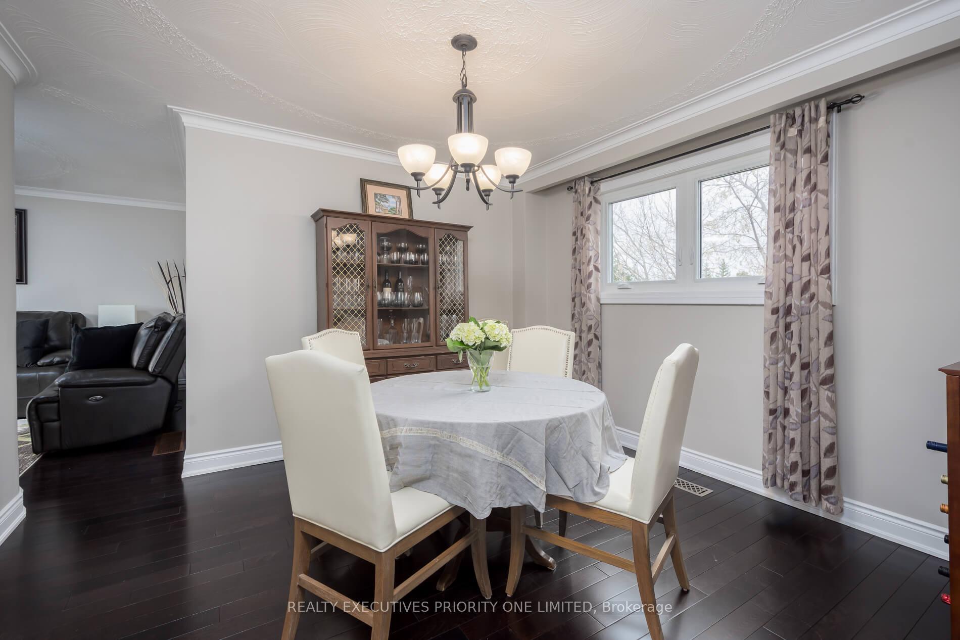 Photo 7 of 206 Andrew Park, Vaughan, West Woodbridge — HOMEH