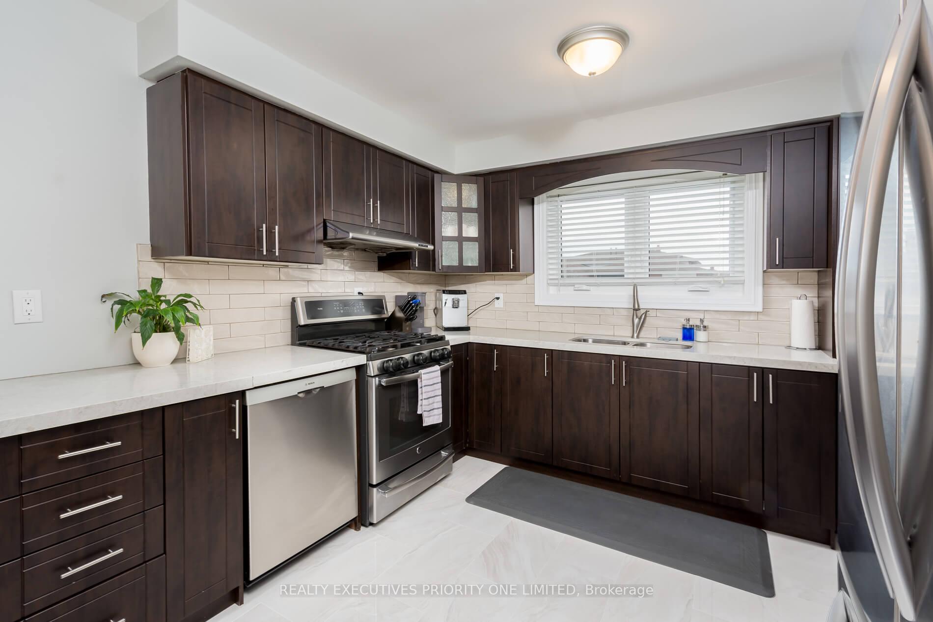 Photo 9 of 206 Andrew Park, Vaughan, West Woodbridge — HOMEH